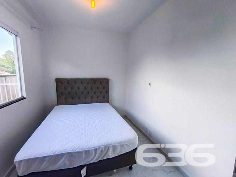 Seu novo lar com vista para a natureza no coração do Iririú!
Se você busca conforto, espaço e tranquilidade sem abrir mão da localização estratégica, essa residência térrea no bairro Iririú, em Joinville/SC, vai te conquistar!
Com 429 m² de terreno e 132 m² de área construída, o imóvel conta com 4 dormitórios, espaços internos amplos e bem iluminados, cozinha planejada, sala de estar e jantar integradas, além de um prático home office para quem valoriza produtividade no dia a dia. Os móveis de cozinha e os armários permanecem no imóvel, garantindo praticidade e economia ao novo morador.
Destaque especial para a ampla área de festas com churrasqueira, ideal para momentos inesquecíveis com a família e amigos. O ambiente coberto e bem ventilado proporciona conforto em todas as estações do ano.
A residência está totalmente murada, com portão eletrônico, grades e vaga para 3 veículos. Além disso, o imóvel permite animais e conta com gazebo, perfeito para relaxar ao ar livre.
Sua localização é estratégica: próxima a mercados, escolas, CI, hospitais, transporte público e serviços essenciais, além de estar a poucos minutos de shoppings e principais vias de acesso.
Entre em contato agora com a 636 Negócios Imobiliários e agende sua visita. Com mais de 30 anos de experiência e mais de 2000 imóveis ativos, somos especialistas em realizar sonhos com segurança, excelência técnica e total comprometimento com você.
636 NEGÓCIOS IMOBILIÁRIOS: A SUA MELHOR ESCOLHA
Com mais de 30 anos de experiência, a 636 Negócios Imobiliários é sua parceira ideal para encontrar o imóvel perfeito. Estamos prontos para ajudá-lo a fazer deste imóvel o seu novo lar.
Telefone: (47) 3451-0636
WhatsApp: (47) 99190-0636
Não perca esta oportunidade única. Visite nosso site para mais informações: i636.com.br