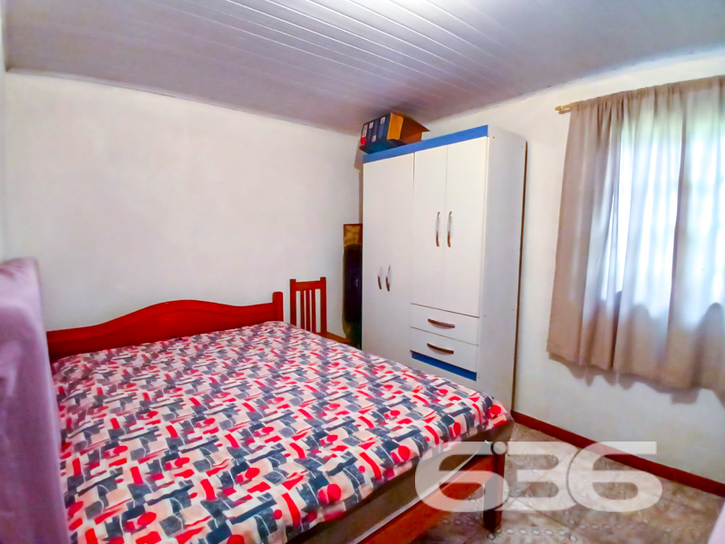 Para quem busca espaço, aconchego e localização estratégica no bairro Jardim Iririú!
Esta charmosa residência térrea está situada em uma rua pavimentada, em terreno plano com 210 m² – privilegiada pela iluminação natural durante todo o dia. A construção, sólida e funcional, conta com 104,40 m² de área, perfeita para quem valoriza praticidade sem abrir mão do conforto.
São 3 dormitórios amplos e bem iluminados, proporcionando privacidade e conforto para toda a família. A sala de estar convida ao convívio, com um ambiente acolhedor e bem distribuído. A cozinha, em estilo copa e cozinha conjugada, é equipada com armários planejados e bem ventilada, tornando o preparo das refeições mais prazeroso.
Além disso, o imóvel conta com 2 banheiros, área de serviço separada, despensa e 2 vagas de garagem cobertas. O quintal é um verdadeiro diferencial: área coberta com piso cerâmico, ideal para reuniões em família, plantas ornamentais, espaço para rede e até churrasqueira, caso deseje personalizar.
O jardim frontal e a área externa murada conferem segurança e privacidade, enquanto a conexão com internet por fibra ótica garante praticidade no dia a dia.
E mais: localização estratégica, próxima a vias de acesso, transporte público, escolas, shopping center, hospitais e serviços essenciais.
Aqui você tem a oportunidade de viver com tranquilidade e segurança em uma casa completa, que alia o aconchego do lar ao fácil acesso a tudo o que você precisa.
Não perca esta oportunidade única no Jardim Iririú! Agende uma visita com a 636 Negócios Imobiliários e venha conhecer seu novo lar.
636 NEGÓCIOS IMOBILIÁRIOS: A SUA MELHOR ESCOLHA
Com mais de 30 anos de experiência, a 636 Negócios Imobiliários é sua parceira ideal para encontrar o imóvel perfeito. Estamos prontos para ajudá-lo a fazer deste imóvel o seu novo lar.
Telefone: (47) 3451-0636
WhatsApp: (47) 99190-0636
Não perca esta oportunidade única. Visite nosso site para mais informações: i636.com.br