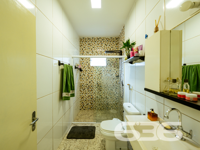 Sua nova casa no bairro Itaum, em Joinville, está aqui!

Com localização privilegiada, esta residência térrea entrega conforto, funcionalidade e uma vista encantadora graças à sua posição elevada. Estuda permuta.

O imóvel conta com 91m² de área, inclusive com área de festas! Tudo isso sobre um terreno plano, murado, com 377m² em um ponto estratégico do bairro Itaum.

Ao entrar, você encontrará uma sala de estar integrada à cozinha com móveis planejados, bancadas em granito e detalhes em madeira que acolhem com muito charme. A área social também se conecta com uma área externa coberta perfeita para confraternizações com amigos e familiares.

A casa possui 2 dormitórios, sendo uma suíte com closet, além de um segundo dormitório. Há ainda um terceiro cômodo que pode ser adaptado como dormitório, escritório ou mesmo transformado em mais uma suíte. O banheiro social é amplo e completo, e todos os ambientes internos possuem acabamento em gesso, que reforça o cuidado e capricho presentes em cada detalhe desta casa muito bem cuidada.

Além da estrutura, ficam inclusos no imóvel: móveis planejados na cozinha, condicionadores de ar, móveis embutidos e janelas amplas que favorecem a entrada de luz natural.

A residência conta ainda com garagem coberta, jardim, área de serviço independente e um agradável espaço externo com gramado. Tudo isso em uma localização que oferece acesso rápido a escolas, supermercados, hospitais, serviços essenciais, transporte público e até shopping center.

Agende sua visita com a 636 Negócios Imobiliários e venha conhecer o seu novo lar.

636 NEGÓCIOS IMOBILIÁRIOS: A SUA MELHOR ESCOLHA
Com mais de 30 anos de experiência, a 636 Negócios Imobiliários é sua parceira ideal para encontrar o imóvel perfeito. Estamos prontos para ajudá-lo a fazer deste imóvel o seu novo lar.
 
Telefone: (47) 3451-0636
WhatsApp: (47) 99190-0636
 
Não perca esta oportunidade única. Visite nosso site para mais informações: i636.com.br
