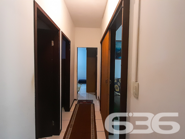CASA A VENDA COM SUÍTE + 2 QUARTOS NO BAIRRO PETRÓPOLIS - ESTUDA PERMUTA
Apresentamos uma casa encantadora, com todos os atributos que você procura. Com uma arquitetura imponente, essa residência oferece conforto, espaço e qualidade de vida.
Ao adentrar nesta casa, você será recebido por uma atmosfera acolhedora e espaços generosos. O pé direito alto e a laje proporcionam uma sensação de amplitude em todos os cômodos. O piso cerâmico confere um toque de elegância e praticidade.
A casa conta com uma suíte + 2 quartos, perfeitos para acomodar toda a família com conforto e privacidade. A cozinha é ampla e funcional, ideal para os amantes da gastronomia. A sala de estar é o ambiente perfeito para reunir a família e receber os amigos.
Além disso, a casa possui despensa e um home office, perfeito para quem trabalha em casa ou deseja ter um espaço dedicado aos estudos.
O banheiro social, a área de serviço e a churrasqueira são detalhes que tornam essa casa ainda mais especial. O jardim é um convite ao relaxamento e ao contato com a natureza.
A garagem para dois carros (sendo uma coberta), com portão eletrônico, proporciona segurança e comodidade para toda a família.
Situada no bairro Petrópolis, você estará próximo a diversas conveniências, como supermercados, escolas, farmácias e comércios locais.
Fale conosco e saiba mais:
Telefone: (47) 3451-0636
WhatsApp: (47) 99190-0636
Imobiliária 636.