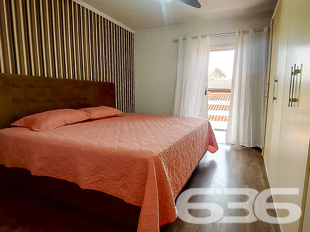 Descubra o Sobrado Ideal no Bairro Itaum, Joinville!

Este é o imóvel perfeito para você que procura conforto, espaço e uma localização estratégica em Joinville. Localizado no bairro Itaum, este sobrado oferece 229,39m² de área construída e foi projetado para proporcionar o melhor em qualidade de vida. 

Composição do Imóvel
3 dormitórios, 1 suíte, todos arejados e com boa iluminação natural, alguns deles com sacada para você relaxar e apreciar a vista da vizinhança tranquila.
1 sala ampla: Uma sala de estar integrada à sala de jantar, com ambiente ideal para reunir a família e amigos.
Cozinha gourmet, perfeita para quem adora cozinhar e receber.
Área de festa com churrasqueira, espaço completo para celebrar momentos especiais.
Piscina privativa, para refrescar seus dias e proporcionar lazer para toda a família.
Edícula espaçosa, ideal para diversas funcionalidades.
Garagem com espaço para até 4 veículos (2 vagas cobertas e 2 descobertas).
Área Externa
Com um terreno de 331m², a casa está localizada em uma esquina, o que proporciona maior privacidade e valorização. O espaço externo é murado e conta com portão eletrônico, grades nas janelas e sistema de vigilância eletrônica, oferecendo total segurança para sua família.

A varanda e as sacadas são ideais para aproveitar a brisa leve do fim de tarde e o visual urbano tranquilo, reforçando o caráter acolhedor do imóvel.

Localização Privilegiada
Situada no bairro Itaum, em Joinville, a casa está localizada em uma rua pavimentada e arborizada, próxima a vias de acesso rápido, o que facilita o deslocamento até o centro da cidade e outras regiões. Além disso, o imóvel fica perto de:

Shopping centers
Escolas
Transporte público
Hospitais e serviços essenciais
A localização é ideal para quem busca viver com qualidade de vida, sem abrir mão da comodidade de estar perto de tudo.

Permite animais, para quem deseja compartilhar o lar com seus pets.
Não perca a oportunidade de viver em um imóvel completo, em uma das regiões mais tranquilas e bem localizadas de Joinville. Seja para aproveitar os momentos de lazer em casa ou para usufruir das comodidades da região, essa casa oferece tudo o que você e sua família precisam!

Entre em contato e agende uma visita hoje mesmo!
 
636 NEGÓCIOS IMOBILIÁRIOS: A SUA MELHOR ESCOLHA
Com mais de 30 anos de experiência, a 636 Negócios Imobiliários é sua parceira ideal para encontrar o imóvel perfeito. Estamos prontos para ajudá-lo a fazer deste imóvel o seu novo lar.
 
Telefone: (47) 3451-0636
WhatsApp: (47) 99190-0636
 
Não perca esta oportunidade única. Visite nosso site para mais informações: i636.com.br