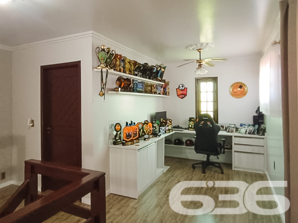 Descubra o lar dos seus sonhos em Joinville, no bairro Itaum. Esta residência padrão térrea, oferece 247,09 m² de área construída, proporcionando espaço e conforto para toda a família.
Ao entrar, você será recebido por uma sala de estar acolhedora, seguida de uma sala íntima ideal para momentos de relaxamento. A cozinha espaçosa, pronta para preparar suas refeições favoritas. Destaca-se pela sua funcionalidade e pelo acesso direto à área de festas, onde um fogão a lenha e uma churrasqueira convidam para momentos memoráveis ao lado de amigos e familiares.
A residência é composta por quatro dormitórios aconchegantes, uma suíte com closet, oferecendo um refúgio privativo e confortável. Todos os quartos estão bem iluminados e ventilados, criando um ambiente tranquilo e acolhedor.
Externamente, a propriedade é um verdadeiro oásis, com um jardim encantador, uma piscina que promete ser o centro das atenções durante os meses mais quentes, e uma edícula com lavanderia, banheiro adicional, e espaços que podem ser adaptados para quarto ou cozinha extra.
Esta casa também é equipada com portão eletrônico e sistema de câmeras, proporcionando segurança e privacidade para sua família. Localizada em uma rua pavimentada e com fácil acesso a vias principais, a propriedade está próxima a escolas, hospitais, shopping centers e todos os serviços públicos essenciais, garantindo conveniência para o seu dia a dia.
Em suma, esta residência não é apenas um imóvel, mas um lar repleto de potencial para criar memórias duradouras. Se você está buscando uma casa que combina conforto, segurança e uma localização excelente, esta é uma oportunidade imperdível. Venha conhecer e deixe-se encantar por cada detalhe!
636 Negócios Imobiliários, mais de 30 anos de experiência transformando sonhos em realidade.
636 NEGÓCIOS IMOBILIÁRIOS: A SUA MELHOR ESCOLHA
Com mais de 30 anos de experiência, a 636 Negócios Imobiliários é sua parceira ideal para encontrar o imóvel perfeito. Estamos prontos para ajudá-lo a fazer deste imóvel o seu novo lar.
Telefone: (47) 3451-0636
WhatsApp: (47) 99190-0636
Não perca esta oportunidade única. Visite nosso site para mais informações: i636.com.br
