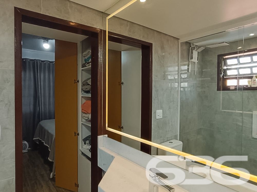 Descubra o lar dos seus sonhos em Joinville, no bairro Itaum. Esta residência padrão térrea, oferece 247,09 m² de área construída, proporcionando espaço e conforto para toda a família.
Ao entrar, você será recebido por uma sala de estar acolhedora, seguida de uma sala íntima ideal para momentos de relaxamento. A cozinha espaçosa, pronta para preparar suas refeições favoritas. Destaca-se pela sua funcionalidade e pelo acesso direto à área de festas, onde um fogão a lenha e uma churrasqueira convidam para momentos memoráveis ao lado de amigos e familiares.
A residência é composta por quatro dormitórios aconchegantes, uma suíte com closet, oferecendo um refúgio privativo e confortável. Todos os quartos estão bem iluminados e ventilados, criando um ambiente tranquilo e acolhedor.
Externamente, a propriedade é um verdadeiro oásis, com um jardim encantador, uma piscina que promete ser o centro das atenções durante os meses mais quentes, e uma edícula com lavanderia, banheiro adicional, e espaços que podem ser adaptados para quarto ou cozinha extra.
Esta casa também é equipada com portão eletrônico e sistema de câmeras, proporcionando segurança e privacidade para sua família. Localizada em uma rua pavimentada e com fácil acesso a vias principais, a propriedade está próxima a escolas, hospitais, shopping centers e todos os serviços públicos essenciais, garantindo conveniência para o seu dia a dia.
Em suma, esta residência não é apenas um imóvel, mas um lar repleto de potencial para criar memórias duradouras. Se você está buscando uma casa que combina conforto, segurança e uma localização excelente, esta é uma oportunidade imperdível. Venha conhecer e deixe-se encantar por cada detalhe!
636 Negócios Imobiliários, mais de 30 anos de experiência transformando sonhos em realidade.
636 NEGÓCIOS IMOBILIÁRIOS: A SUA MELHOR ESCOLHA
Com mais de 30 anos de experiência, a 636 Negócios Imobiliários é sua parceira ideal para encontrar o imóvel perfeito. Estamos prontos para ajudá-lo a fazer deste imóvel o seu novo lar.
Telefone: (47) 3451-0636
WhatsApp: (47) 99190-0636
Não perca esta oportunidade única. Visite nosso site para mais informações: i636.com.br