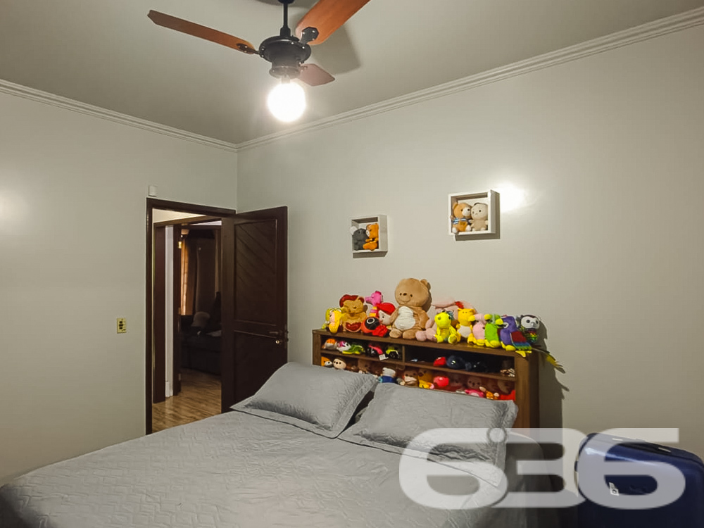 Descubra o lar dos seus sonhos em Joinville, no bairro Itaum. Esta residência padrão térrea, oferece 247,09 m² de área construída, proporcionando espaço e conforto para toda a família.
Ao entrar, você será recebido por uma sala de estar acolhedora, seguida de uma sala íntima ideal para momentos de relaxamento. A cozinha espaçosa, pronta para preparar suas refeições favoritas. Destaca-se pela sua funcionalidade e pelo acesso direto à área de festas, onde um fogão a lenha e uma churrasqueira convidam para momentos memoráveis ao lado de amigos e familiares.
A residência é composta por quatro dormitórios aconchegantes, uma suíte com closet, oferecendo um refúgio privativo e confortável. Todos os quartos estão bem iluminados e ventilados, criando um ambiente tranquilo e acolhedor.
Externamente, a propriedade é um verdadeiro oásis, com um jardim encantador, uma piscina que promete ser o centro das atenções durante os meses mais quentes, e uma edícula com lavanderia, banheiro adicional, e espaços que podem ser adaptados para quarto ou cozinha extra.
Esta casa também é equipada com portão eletrônico e sistema de câmeras, proporcionando segurança e privacidade para sua família. Localizada em uma rua pavimentada e com fácil acesso a vias principais, a propriedade está próxima a escolas, hospitais, shopping centers e todos os serviços públicos essenciais, garantindo conveniência para o seu dia a dia.
Em suma, esta residência não é apenas um imóvel, mas um lar repleto de potencial para criar memórias duradouras. Se você está buscando uma casa que combina conforto, segurança e uma localização excelente, esta é uma oportunidade imperdível. Venha conhecer e deixe-se encantar por cada detalhe!
636 Negócios Imobiliários, mais de 30 anos de experiência transformando sonhos em realidade.
636 NEGÓCIOS IMOBILIÁRIOS: A SUA MELHOR ESCOLHA
Com mais de 30 anos de experiência, a 636 Negócios Imobiliários é sua parceira ideal para encontrar o imóvel perfeito. Estamos prontos para ajudá-lo a fazer deste imóvel o seu novo lar.
Telefone: (47) 3451-0636
WhatsApp: (47) 99190-0636
Não perca esta oportunidade única. Visite nosso site para mais informações: i636.com.br