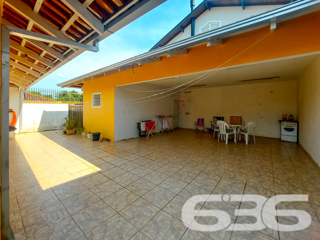 IMÓVEL COM SUÍTE + 5 DORMITÓRIOS NO BAIRRO ITAUM

Descubra a casa ideal para quem busca espaço e conforto em Itaum. Com 360m² de terreno e 164,45m² de área construída, esta residência oferece 6 dormitórios, incluindo uma suíte, 3 banheiros, jardim, edícula, e uma cozinha gourmet para os amantes da culinária.

UM LAR AMPLO COM POSSIBILIDADES ILIMITADAS:
Além da cozinha equipada, desfrute de uma sala de estar e jantar espaçosa, uma sala íntima adicional, lavanderia ampla, e uma edícula que pode ser transformada em um sexto dormitório.

O imóvel ainda conta com espaço suficiente para a construção de uma piscina, tornando-o perfeito para a família e entretenimento.

LOCALIZAÇÃO PRIVILEGIADA NO BAIRRO ITAUM:
Situada no coração do bairro Itaum, esta casa está próxima a escolas, hospitais, e com fácil acesso a vias principais e transporte público, garantindo conveniência para o seu dia a dia.

CONTE COM A EXPERIÊNCIA DA 636 NEGÓCIOS IMOBILIÁRIOS:
Com mais de 30 anos de mercado, a 636 Negócios Imobiliários é sua parceira ideal para encontrar o lar dos sonhos. Estamos prontos para ajudá-lo a fazer o melhor investimento para sua família.

Telefone: (47) 3451-0636
WhatsApp: (47) 99190-0636

Visite nosso site para mais informações: i636.com.br