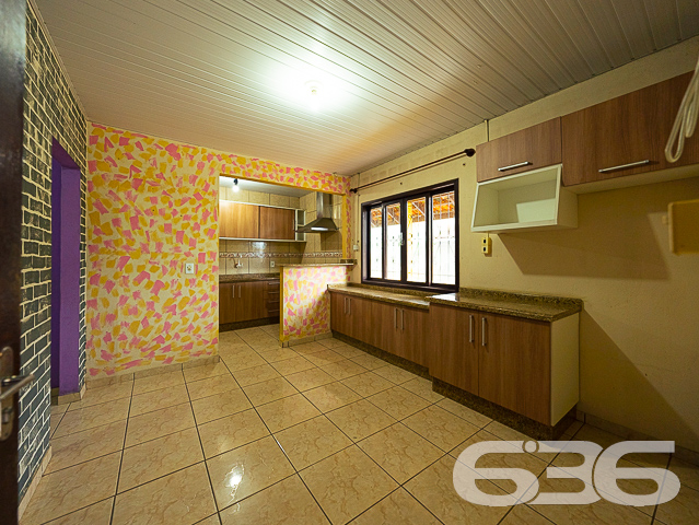 BAIRRO PARANAGUAMIRIM: OPORTUNIDADE DE MORADIA PARA VOCÊ E SUA FAMÍLIA - ESTUDA PERMUTA

Se você está em busca de um imóvel espaçoso, confortável e com uma boa localização, temos a opção ideal para você! Esta belíssima casa está localizada na parte alta do bairro Paranaguamirim, em Joinville, sem chances de alagamento.

Com 3 amplos dormitórios, esta casa é ideal para quem busca espaço e conforto para toda a família. A garagem para 2 carros é ampla e possui sobra, proporcionando mais comodidade para você e sua família.

A casa possui cômodos amplos e arejados, além de contar com um belíssimo jardim que enfeita a frente do imóvel, tornando-o ainda mais acolhedor e agradável.

A documentação está em dia com matrícula, e 70% do imóvel já está averbado, o que proporciona mais segurança e tranquilidade na hora da compra.

Sua composição ainda dispõe de cozinha com móveis embutidos, sala de estar, banheiro social, área de serviço e área de festas com churrasqueira.

Esta é uma excelente oportunidade para quem busca adquirir uma belíssima casa em uma localização privilegiada e com todos os atrativos que a cidade de Joinville tem a oferecer.

Não perca mais tempo, entre em contato conosco e agende uma visita para conhecer este belo imóvel.

Fale conosco e saiba mais:
Telefone: (47) 3451-0636
WhatsApp: (47) 99190-0636

Imobiliária 636.