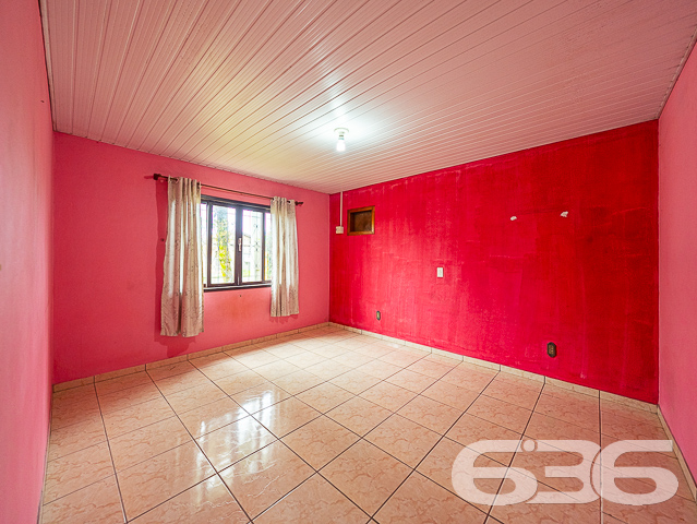 BAIRRO PARANAGUAMIRIM: OPORTUNIDADE DE MORADIA PARA VOCÊ E SUA FAMÍLIA - ESTUDA PERMUTA

Se você está em busca de um imóvel espaçoso, confortável e com uma boa localização, temos a opção ideal para você! Esta belíssima casa está localizada na parte alta do bairro Paranaguamirim, em Joinville, sem chances de alagamento.

Com 3 amplos dormitórios, esta casa é ideal para quem busca espaço e conforto para toda a família. A garagem para 2 carros é ampla e possui sobra, proporcionando mais comodidade para você e sua família.

A casa possui cômodos amplos e arejados, além de contar com um belíssimo jardim que enfeita a frente do imóvel, tornando-o ainda mais acolhedor e agradável.

A documentação está em dia com matrícula, e 70% do imóvel já está averbado, o que proporciona mais segurança e tranquilidade na hora da compra.

Sua composição ainda dispõe de cozinha com móveis embutidos, sala de estar, banheiro social, área de serviço e área de festas com churrasqueira.

Esta é uma excelente oportunidade para quem busca adquirir uma belíssima casa em uma localização privilegiada e com todos os atrativos que a cidade de Joinville tem a oferecer.

Não perca mais tempo, entre em contato conosco e agende uma visita para conhecer este belo imóvel.

Fale conosco e saiba mais:
Telefone: (47) 3451-0636
WhatsApp: (47) 99190-0636

Imobiliária 636.