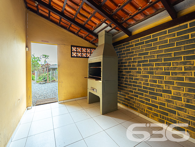BAIRRO PARANAGUAMIRIM: OPORTUNIDADE DE MORADIA PARA VOCÊ E SUA FAMÍLIA - ESTUDA PERMUTA

Se você está em busca de um imóvel espaçoso, confortável e com uma boa localização, temos a opção ideal para você! Esta belíssima casa está localizada na parte alta do bairro Paranaguamirim, em Joinville, sem chances de alagamento.

Com 3 amplos dormitórios, esta casa é ideal para quem busca espaço e conforto para toda a família. A garagem para 2 carros é ampla e possui sobra, proporcionando mais comodidade para você e sua família.

A casa possui cômodos amplos e arejados, além de contar com um belíssimo jardim que enfeita a frente do imóvel, tornando-o ainda mais acolhedor e agradável.

A documentação está em dia com matrícula, e 70% do imóvel já está averbado, o que proporciona mais segurança e tranquilidade na hora da compra.

Sua composição ainda dispõe de cozinha com móveis embutidos, sala de estar, banheiro social, área de serviço e área de festas com churrasqueira.

Esta é uma excelente oportunidade para quem busca adquirir uma belíssima casa em uma localização privilegiada e com todos os atrativos que a cidade de Joinville tem a oferecer.

Não perca mais tempo, entre em contato conosco e agende uma visita para conhecer este belo imóvel.

Fale conosco e saiba mais:
Telefone: (47) 3451-0636
WhatsApp: (47) 99190-0636

Imobiliária 636.