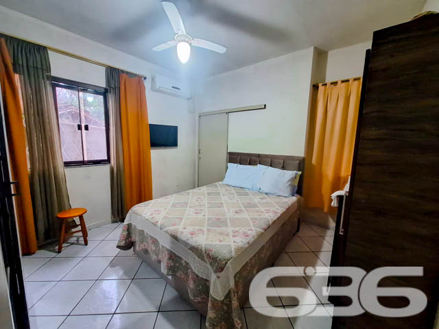 Excelente Oportunidade no Bairro Petrópolis, Joinville/SC - Residência Térrea com Amplo Terreno!

Se você procura conforto, espaço e uma localização estratégica em Joinville, acaba de encontrar o imóvel ideal! Situada no acolhedor bairro Petrópolis, esta residência térrea de 120m² de área construída oferece tudo o que você precisa para viver bem com sua família.

Destaques do Imóvel
4 dormitórios amplos, ideais para acomodar toda a família com conforto.
2 salas de estar, perfeitas para momentos de lazer e convivência.
2 cozinhas práticas e funcionais, com espaço para suas melhores receitas.
Garagem coberta, garantindo proteção e segurança para seu veículo.
Banheiro social.
Espaços bem iluminados, com acabamento acolhedor e funcional.

Localizado em uma rua pavimentada no bairro Petrópolis, o imóvel está próximo a escolas, mercados e diversas comodidades. A região é tranquila e residencial, garantindo segurança e qualidade de vida para sua família.

Por que escolher este imóvel?
Se você busca um imóvel com espaços amplos, bem planejados e com um terreno generoso, esta residência é a escolha perfeita. Aqui, você pode aproveitar a vida em família, personalizar o imóvel de acordo com seu estilo e até mesmo investir em melhorias para aumentar ainda mais seu valor de mercado.

Entre em contato agora mesmo e agende uma visita. Não perca a chance de adquirir um imóvel com grande potencial e em uma localização que valoriza sua qualidade de vida!

636 NEGÓCIOS IMOBILIÁRIOS: A SUA MELHOR ESCOLHA
Com mais de 30 anos de experiência, a 636 Negócios Imobiliários é sua parceira ideal para encontrar o imóvel perfeito. Estamos prontos para ajudá-lo a fazer deste imóvel o seu novo lar.
 
Telefone: (47) 3451-0636
WhatsApp: (47) 99190-0636
 
Não perca esta oportunidade única. Visite nosso site para mais informações: i636.com.br