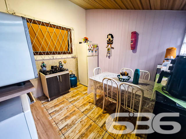 Excelente Oportunidade no Bairro Petrópolis, Joinville/SC - Residência Térrea com Amplo Terreno!

Se você procura conforto, espaço e uma localização estratégica em Joinville, acaba de encontrar o imóvel ideal! Situada no acolhedor bairro Petrópolis, esta residência térrea de 120m² de área construída oferece tudo o que você precisa para viver bem com sua família.

Destaques do Imóvel
4 dormitórios amplos, ideais para acomodar toda a família com conforto.
2 salas de estar, perfeitas para momentos de lazer e convivência.
2 cozinhas práticas e funcionais, com espaço para suas melhores receitas.
Garagem coberta, garantindo proteção e segurança para seu veículo.
Banheiro social.
Espaços bem iluminados, com acabamento acolhedor e funcional.

Localizado em uma rua pavimentada no bairro Petrópolis, o imóvel está próximo a escolas, mercados e diversas comodidades. A região é tranquila e residencial, garantindo segurança e qualidade de vida para sua família.

Por que escolher este imóvel?
Se você busca um imóvel com espaços amplos, bem planejados e com um terreno generoso, esta residência é a escolha perfeita. Aqui, você pode aproveitar a vida em família, personalizar o imóvel de acordo com seu estilo e até mesmo investir em melhorias para aumentar ainda mais seu valor de mercado.

Entre em contato agora mesmo e agende uma visita. Não perca a chance de adquirir um imóvel com grande potencial e em uma localização que valoriza sua qualidade de vida!

636 NEGÓCIOS IMOBILIÁRIOS: A SUA MELHOR ESCOLHA
Com mais de 30 anos de experiência, a 636 Negócios Imobiliários é sua parceira ideal para encontrar o imóvel perfeito. Estamos prontos para ajudá-lo a fazer deste imóvel o seu novo lar.
 
Telefone: (47) 3451-0636
WhatsApp: (47) 99190-0636
 
Não perca esta oportunidade única. Visite nosso site para mais informações: i636.com.br