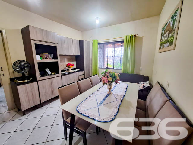 Excelente Oportunidade no Bairro Petrópolis, Joinville/SC - Residência Térrea com Amplo Terreno!

Se você procura conforto, espaço e uma localização estratégica em Joinville, acaba de encontrar o imóvel ideal! Situada no acolhedor bairro Petrópolis, esta residência térrea de 120m² de área construída oferece tudo o que você precisa para viver bem com sua família.

Destaques do Imóvel
4 dormitórios amplos, ideais para acomodar toda a família com conforto.
2 salas de estar, perfeitas para momentos de lazer e convivência.
2 cozinhas práticas e funcionais, com espaço para suas melhores receitas.
Garagem coberta, garantindo proteção e segurança para seu veículo.
Banheiro social.
Espaços bem iluminados, com acabamento acolhedor e funcional.

Localizado em uma rua pavimentada no bairro Petrópolis, o imóvel está próximo a escolas, mercados e diversas comodidades. A região é tranquila e residencial, garantindo segurança e qualidade de vida para sua família.

Por que escolher este imóvel?
Se você busca um imóvel com espaços amplos, bem planejados e com um terreno generoso, esta residência é a escolha perfeita. Aqui, você pode aproveitar a vida em família, personalizar o imóvel de acordo com seu estilo e até mesmo investir em melhorias para aumentar ainda mais seu valor de mercado.

Entre em contato agora mesmo e agende uma visita. Não perca a chance de adquirir um imóvel com grande potencial e em uma localização que valoriza sua qualidade de vida!

636 NEGÓCIOS IMOBILIÁRIOS: A SUA MELHOR ESCOLHA
Com mais de 30 anos de experiência, a 636 Negócios Imobiliários é sua parceira ideal para encontrar o imóvel perfeito. Estamos prontos para ajudá-lo a fazer deste imóvel o seu novo lar.
 
Telefone: (47) 3451-0636
WhatsApp: (47) 99190-0636
 
Não perca esta oportunidade única. Visite nosso site para mais informações: i636.com.br