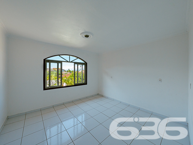BAIRRO FÁTIMA – OPORTUNIDADE ÚNICA PARA LOCADORES - ESTUDA PERMUTA

Descubra o potencial de investimento neste imóvel multifamiliar no coração do bairro Fátima. Com um total de 296m² de área construída em um terreno de 450m², esta propriedade oferece uma combinação única de espaço, conforto e versatilidade, ideal para locação.

UMA ESTRUTURA DIVERSIFICADA PARA MÁXIMO RETORNO

Diversidade de Espaços: Com 7 dormitórios, 3 banheiros, 3 salas de estar e 3 cozinhas distribuídos em um sobrado e uma casa nos fundos, este imóvel atende a diferentes necessidades de locação.

Conforto e Privacidade: Espaços bem distribuídos garantem privacidade para múltiplos inquilinos, com áreas de serviço independentes e despensa para organização.

LOCALIZAÇÃO PRIVILEGIADA NO BAIRRO FÁTIMA
Situado em uma localização estratégica, o imóvel está próximo a serviços essenciais, facilitando a vida dos moradores e aumentando seu apelo de locação.

Com mais de 30 anos de experiência, a 636 Negócios Imobiliários é especialista em identificar oportunidades de investimento imobiliário com alto potencial de retorno. Deixe-nos ajudá-lo a expandir seu portfólio de imóveis com esta excelente opção de investimento.

NÃO DEIXE ESSA CHANCE ESCAPAR!
Telefone: (47) 3451-0636
WhatsApp: (47) 99190-0636

Descubra mais oportunidades como esta em: i636.com.br