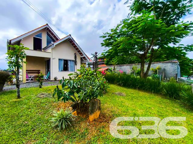Descubra a excelência em moradia com esta ampla residência padrão térreo, situada no encantador bairro Boehmerwald, em Joinville-SC. Projetada com um toque de sofisticação e conforto, esta propriedade não só reflete mais de 30 anos de tradição e expertise da 636 Negócios Imobiliários, mas também uma oportunidade única de viver com qualidade e conveniência.
Localização Privilegiada: Localizada em uma rua pavimentada e estrategicamente posicionada com fácil acesso a vias principais, esta residência está próxima de escolas, hospitais, e serviços públicos essenciais, garantindo comodidade para sua família.
Espaços Amplos e Confortáveis: Com uma área construída de 238,64m² em um generoso terreno de 1.889,34m², a casa dispõe de 5 dormitórios e 3 banheiros, oferecendo conforto e privacidade para todos os membros da família. As áreas de estar incluem uma sala, copa e cozinha conjugadas, ideais para momentos de lazer e confraternização.
Características Exclusivas: A propriedade conta com uma garagem coberta para 4 veículos e uma descoberta, jardim encantador que circunda a casa, área de serviço completa, despensa e um ambiente totalmente mobiliado.
Flexibilidade nas Negociações: O proprietário está aberto a estudar propostas de troca por outras residências em diversos bairros de Joinville, oferecendo flexibilidade para aqueles que desejam fazer um novo investimento ou mudança de residência.
Esta propriedade não apenas simboliza um espaço de moradia, mas também uma manifestação de qualidade de vida e praticidade. Com áreas bem distribuídas e uma visão ampla do entorno, ela é perfeita para quem busca tranquilidade e bem-estar.
A 636 Negócios Imobiliários: Reconhecida por sua excelência e rigor técnico-jurídico, a 636 Negócios Imobiliários se destaca no mercado imobiliário há mais de três décadas. Nossa equipe é composta por mais de 50 profissionais dedicados a encontrar a casa dos seus sonhos. Com grande experiência e conhecimento local, oferecemos não apenas um imóvel, mas um lar para você e sua família.
Não perca esta oportunidade única de investir em seu futuro com segurança e qualidade. Entre em contato conosco para mais informações e agende sua visita a este imóvel excepcional.
636 NEGÓCIOS IMOBILIÁRIOS: A SUA MELHOR ESCOLHA
Com mais de 30 anos de experiência, a 636 Negócios Imobiliários é sua parceira ideal para encontrar o imóvel perfeito. Estamos prontos para ajudá-lo a fazer deste imóvel o seu novo lar.
Telefone: (47) 3451-0636
WhatsApp: (47) 99190-0636
Não perca esta oportunidade única. Visite nosso site para mais informações: i636.com.br