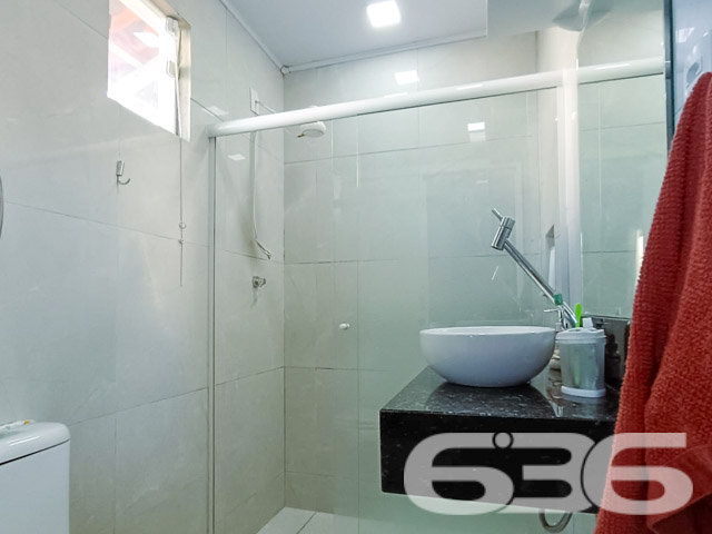 A busca pela residência perfeita em Joinville culmina nesta charmosa casa no Jardim Sofia, um lar que oferece não apenas conforto, mas também a tranquilidade de um ambiente seguro e bem localizado.
Dentro, a casa revela uma composição espaçosa com 3 dormitórios incluindo uma suíte, oferecendo privacidade e conforto para toda a família. A suíte é um verdadeiro refúgio, espaçosa e com janelas que proporcionam uma vista encantadora e muita luz natural. A sala de estar e jantar são integradas, criando um ambiente convidativo para reunir a família e amigos. A cozinha gourmet está equipada com armários planejados e oferece um espaço prático e moderno para o preparo de refeições.
A residência inclui também uma área de serviço bem dimensionada, além de cinco vagas de garagem, sendo duas cobertas e três descobertas, proporcionando comodidade e segurança para os veículos da família. O imóvel está completamente murado ou cercado, assegurando privacidade e segurança.
Especificamente projetada para oferecer conforto e praticidade, esta casa é ideal para quem busca a comodidade de estar próximo a vias de acesso, shopping centers, transporte público, escolas, hospitais e outros serviços essenciais. A internet de alta velocidade disponível garante que todos os membros da família possam navegar, trabalhar ou estudar de casa sem interrupções.
Esta casa não é apenas um imóvel, mas um lar onde cada detalhe foi pensado para o bem-estar de seus moradores. Agora é a sua chance de adquirir não apenas uma casa, mas um investimento seguro em qualidade de vida para você e sua família. Entre em contato com a 636 Negócios Imobiliários para mais informações e venha conhecer seu novo lar em Joinville. Experimente a combinação de conforto, segurança e localização que só o Jardim Sofia pode oferecer.
636 NEGÓCIOS IMOBILIÁRIOS: A SUA MELHOR ESCOLHA
Com mais de 30 anos de experiência, a 636 Negócios Imobiliários é sua parceira ideal para encontrar o imóvel perfeito. Estamos prontos para ajudá-lo a fazer deste imóvel o seu novo lar.
Telefone: (47) 3451-0636
WhatsApp: (47) 99190-0636
Não perca esta oportunidade única. Visite nosso site para mais informações: i636.com.br