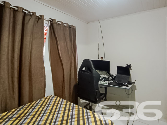 A busca pela residência perfeita em Joinville culmina nesta charmosa casa no Jardim Sofia, um lar que oferece não apenas conforto, mas também a tranquilidade de um ambiente seguro e bem localizado.
Dentro, a casa revela uma composição espaçosa com 3 dormitórios incluindo uma suíte, oferecendo privacidade e conforto para toda a família. A suíte é um verdadeiro refúgio, espaçosa e com janelas que proporcionam uma vista encantadora e muita luz natural. A sala de estar e jantar são integradas, criando um ambiente convidativo para reunir a família e amigos. A cozinha gourmet está equipada com armários planejados e oferece um espaço prático e moderno para o preparo de refeições.
A residência inclui também uma área de serviço bem dimensionada, além de cinco vagas de garagem, sendo duas cobertas e três descobertas, proporcionando comodidade e segurança para os veículos da família. O imóvel está completamente murado ou cercado, assegurando privacidade e segurança.
Especificamente projetada para oferecer conforto e praticidade, esta casa é ideal para quem busca a comodidade de estar próximo a vias de acesso, shopping centers, transporte público, escolas, hospitais e outros serviços essenciais. A internet de alta velocidade disponível garante que todos os membros da família possam navegar, trabalhar ou estudar de casa sem interrupções.
Esta casa não é apenas um imóvel, mas um lar onde cada detalhe foi pensado para o bem-estar de seus moradores. Agora é a sua chance de adquirir não apenas uma casa, mas um investimento seguro em qualidade de vida para você e sua família. Entre em contato com a 636 Negócios Imobiliários para mais informações e venha conhecer seu novo lar em Joinville. Experimente a combinação de conforto, segurança e localização que só o Jardim Sofia pode oferecer.
636 NEGÓCIOS IMOBILIÁRIOS: A SUA MELHOR ESCOLHA
Com mais de 30 anos de experiência, a 636 Negócios Imobiliários é sua parceira ideal para encontrar o imóvel perfeito. Estamos prontos para ajudá-lo a fazer deste imóvel o seu novo lar.
Telefone: (47) 3451-0636
WhatsApp: (47) 99190-0636
Não perca esta oportunidade única. Visite nosso site para mais informações: i636.com.br