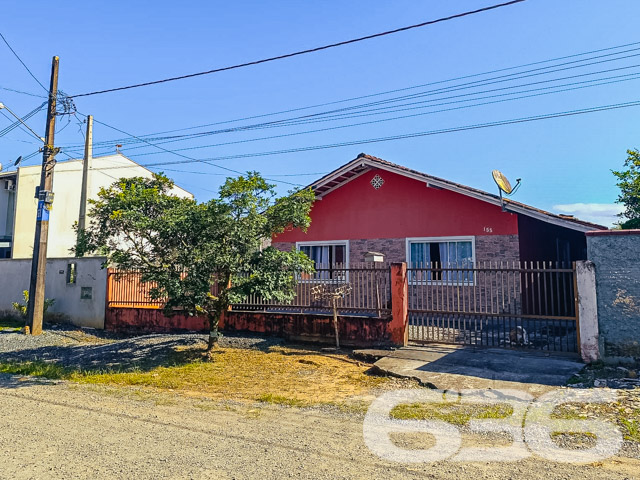 A busca pela residência perfeita em Joinville culmina nesta charmosa casa no Jardim Sofia, um lar que oferece não apenas conforto, mas também a tranquilidade de um ambiente seguro e bem localizado.
Dentro, a casa revela uma composição espaçosa com 3 dormitórios incluindo uma suíte, oferecendo privacidade e conforto para toda a família. A suíte é um verdadeiro refúgio, espaçosa e com janelas que proporcionam uma vista encantadora e muita luz natural. A sala de estar e jantar são integradas, criando um ambiente convidativo para reunir a família e amigos. A cozinha gourmet está equipada com armários planejados e oferece um espaço prático e moderno para o preparo de refeições.
A residência inclui também uma área de serviço bem dimensionada, além de cinco vagas de garagem, sendo duas cobertas e três descobertas, proporcionando comodidade e segurança para os veículos da família. O imóvel está completamente murado ou cercado, assegurando privacidade e segurança.
Especificamente projetada para oferecer conforto e praticidade, esta casa é ideal para quem busca a comodidade de estar próximo a vias de acesso, shopping centers, transporte público, escolas, hospitais e outros serviços essenciais. A internet de alta velocidade disponível garante que todos os membros da família possam navegar, trabalhar ou estudar de casa sem interrupções.
Esta casa não é apenas um imóvel, mas um lar onde cada detalhe foi pensado para o bem-estar de seus moradores. Agora é a sua chance de adquirir não apenas uma casa, mas um investimento seguro em qualidade de vida para você e sua família. Entre em contato com a 636 Negócios Imobiliários para mais informações e venha conhecer seu novo lar em Joinville. Experimente a combinação de conforto, segurança e localização que só o Jardim Sofia pode oferecer.
636 NEGÓCIOS IMOBILIÁRIOS: A SUA MELHOR ESCOLHA
Com mais de 30 anos de experiência, a 636 Negócios Imobiliários é sua parceira ideal para encontrar o imóvel perfeito. Estamos prontos para ajudá-lo a fazer deste imóvel o seu novo lar.
Telefone: (47) 3451-0636
WhatsApp: (47) 99190-0636
Não perca esta oportunidade única. Visite nosso site para mais informações: i636.com.br