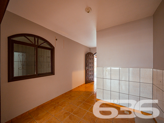 Encantadora Residência Térrea de 3 Quartos no Bairro Jardim Sofia, Joinville - ESTUDA PERMUTA

Apresentamos a você uma residência encantadora e aconchegante, localizada no cobiçado bairro Jardim Sofia, em Joinville. Esta bela propriedade oferece 360m² de terreno generosamente distribuídos, com 150m² de área construída. Com um padrão de construção e acabamento elevados, esta casa térrea recebe uma abundância de luz natural, proporcionando um ambiente arejado e livre de umidade.

A distribuição dos espaços é inteligente e convidativa. Ao adentrar, você encontrará uma espaçosa sala de estar, acompanhada por três quartos confortáveis. A cozinha e a copa, equipadas com móveis planejados, oferecem um espaço funcional e acolhedor. Além disso, a casa dispõe de uma área de serviço conveniente e um banheiro social.

A parte traseira da propriedade é um verdadeiro refúgio, com um amplo terreno gramado adornado por flores e até mesmo uma horta. Para os amantes da natureza, este é o cenário ideal para cultivar sua paixão.

Entre os atributos notáveis deste imóvel está a área de lazer completa, que inclui churrasqueira e pia. Também, uma suíte adicional foi pensada para acomodar visitantes com conforto. Esse espaço se destina a tornar seus encontros sociais memoráveis e especiais. Comodidade é primordial, e essa casa oferece três vagas de garagem, duas delas protegidas por um portão automático.

O bairro Jardim Sofia é uma escolha excepcional para quem busca residir na Zona Norte, com a conveniência do Shopping Garten a poucos passos de distância. Acesso rápido à região industrial da cidade e apenas a 20 minutos do centro de Joinville reforçam sua localização estratégica.

Agende agora mesmo uma visita com um de nossos experientes corretores e mergulhe em detalhes sobre essa oportunidade imperdível. Esta poderia ser a sua nova morada!

Estamos disponíveis para atendê-lo:
IMOBILIÁRIA 636.
Telefone: (47) 3451-0636
WhatsApp: (47) 99190-0636

Mal podemos esperar para recebê-lo!