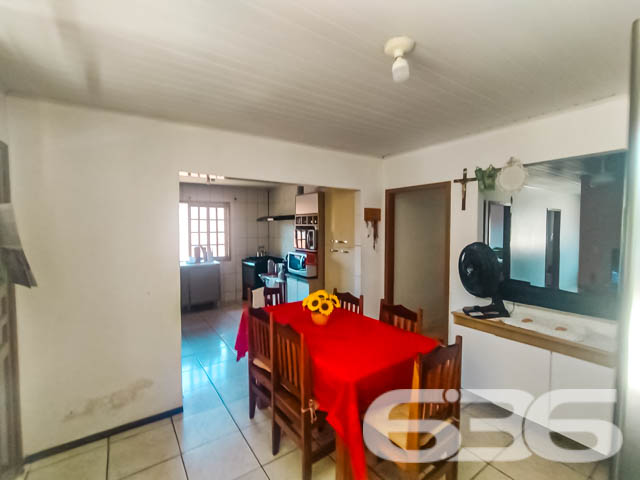 CASA COM 4 DORMITÓRIOS NO BAIRRO JARIVATUBA

Descubra o lar ideal para sua família no bairro Jarivatuba, um refúgio de tranquilidade e espaço.

Com um terreno de 360m² e 124,80m² de área construída, esta residência se destaca por seus 4 dormitórios aconchegantes, 3 banheiros práticos e uma edícula charmosa, perfeita para receber amigos e família.

A casa é cercada por um jardim que convida à contemplação e ao lazer ao ar livre.

Além do conforto interno, a propriedade oferece duas cozinhas amplas, ideal para os amantes da culinária, e uma área de festas com churrasqueira para momentos especiais. Com garagem coberta e descoberta, não faltarão opções de estacionamento para a família e visitantes.

Localizada no bairro Jarivatuba, esta casa está próxima a vias de acesso, shopping centers, escolas, hospitais e muito mais, garantindo que você tenha tudo o que precisa bem perto de casa. A região oferece a tranquilidade de um bairro residencial com a conveniência de estar próximo a serviços essenciais.

Na 636 Negócios Imobiliários, sabemos que cada detalhe importa quando se trata de encontrar o lar perfeito. Com mais de 30 anos de experiência, nossa equipe está pronta para ajudá-lo a fazer a escolha certa.

Entre em contato pelo telefone (47) 3451-0636 ou WhatsApp (47) 99190-0636 e descubra como podemos ajudar você a encontrar seu novo lar.

Este e outros milhares de imóveis no site: i636.com.br