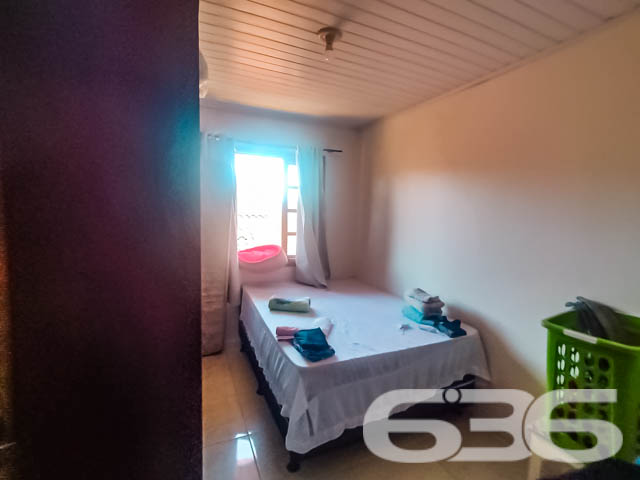 CASA COM 4 DORMITÓRIOS NO BAIRRO JARIVATUBA

Descubra o lar ideal para sua família no bairro Jarivatuba, um refúgio de tranquilidade e espaço.

Com um terreno de 360m² e 124,80m² de área construída, esta residência se destaca por seus 4 dormitórios aconchegantes, 3 banheiros práticos e uma edícula charmosa, perfeita para receber amigos e família.

A casa é cercada por um jardim que convida à contemplação e ao lazer ao ar livre.

Além do conforto interno, a propriedade oferece duas cozinhas amplas, ideal para os amantes da culinária, e uma área de festas com churrasqueira para momentos especiais. Com garagem coberta e descoberta, não faltarão opções de estacionamento para a família e visitantes.

Localizada no bairro Jarivatuba, esta casa está próxima a vias de acesso, shopping centers, escolas, hospitais e muito mais, garantindo que você tenha tudo o que precisa bem perto de casa. A região oferece a tranquilidade de um bairro residencial com a conveniência de estar próximo a serviços essenciais.

Na 636 Negócios Imobiliários, sabemos que cada detalhe importa quando se trata de encontrar o lar perfeito. Com mais de 30 anos de experiência, nossa equipe está pronta para ajudá-lo a fazer a escolha certa.

Entre em contato pelo telefone (47) 3451-0636 ou WhatsApp (47) 99190-0636 e descubra como podemos ajudar você a encontrar seu novo lar.

Este e outros milhares de imóveis no site: i636.com.br