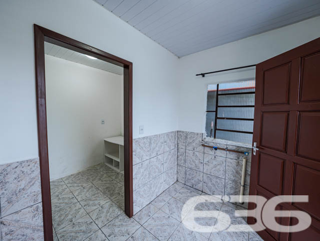 Casa Térrea no Bairro Jarivatuba - Joinville/SC

Se você busca conforto, espaço e uma localização privilegiada, esta casa é a oportunidade perfeita! Localizada no bairro Jarivatuba, em Joinville, SC, esta residência térrea alia praticidade e funcionalidade com ambientes amplos e bem planejados.

Características do Imóvel:

3 dormitórios, ideal para acomodar sua família com conforto.
Sala de estar espaçosa com excelente luminosidade natural.
Cozinha ampla, com móveis planejados, perfeita para quem gosta de preparar suas receitas favoritas.
Área de serviço funcional e independente.
2 vagas de garagem coberta.
Banheiro social e despensa.
Churrasqueira integrada à área externa, ideal para momentos de lazer com amigos e familiares.

Sobre a Localização: Situada em rua pavimentada e tranquila, esta casa está no coração do bairro Jarivatuba, uma região em crescente valorização. Ideal para quem busca qualidade de vida, com fácil acesso a todas as conveniências do dia a dia.

Por que investir neste imóvel? Com construção sólida e estrutura impecável, esta residência é uma ótima escolha tanto para moradia quanto para investimento. O amplo terreno oferece versatilidade para novos projetos, e a localização em uma área bem conectada da cidade garante praticidade e valorização.

Não perca esta oportunidade única! Entre em contato conosco para agendar uma visita e conhecer de perto cada detalhe deste imóvel encantador. A 636 Negócios Imobiliários está à disposição para ajudar você a encontrar o lar dos seus sonhos.
 
636 NEGÓCIOS IMOBILIÁRIOS: A SUA MELHOR ESCOLHA
Com mais de 30 anos de experiência, a 636 Negócios Imobiliários é sua parceira ideal para encontrar o imóvel perfeito. Estamos prontos para ajudá-lo a fazer deste imóvel o seu novo lar.
 
Telefone: (47) 3451-0636
WhatsApp: (47) 99190-0636
 
Não perca esta oportunidade única. Visite nosso site para mais informações: i636.com.br
