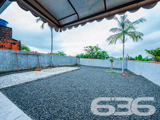 Casa Térrea no Bairro Jarivatuba - Joinville/SC

Se você busca conforto, espaço e uma localização privilegiada, esta casa é a oportunidade perfeita! Localizada no bairro Jarivatuba, em Joinville, SC, esta residência térrea alia praticidade e funcionalidade com ambientes amplos e bem planejados.

Características do Imóvel:

3 dormitórios, ideal para acomodar sua família com conforto.
Sala de estar espaçosa com excelente luminosidade natural.
Cozinha ampla, com móveis planejados, perfeita para quem gosta de preparar suas receitas favoritas.
Área de serviço funcional e independente.
2 vagas de garagem coberta.
Banheiro social e despensa.
Churrasqueira integrada à área externa, ideal para momentos de lazer com amigos e familiares.

Sobre a Localização: Situada em rua pavimentada e tranquila, esta casa está no coração do bairro Jarivatuba, uma região em crescente valorização. Ideal para quem busca qualidade de vida, com fácil acesso a todas as conveniências do dia a dia.

Por que investir neste imóvel? Com construção sólida e estrutura impecável, esta residência é uma ótima escolha tanto para moradia quanto para investimento. O amplo terreno oferece versatilidade para novos projetos, e a localização em uma área bem conectada da cidade garante praticidade e valorização.

Não perca esta oportunidade única! Entre em contato conosco para agendar uma visita e conhecer de perto cada detalhe deste imóvel encantador. A 636 Negócios Imobiliários está à disposição para ajudar você a encontrar o lar dos seus sonhos.
 
636 NEGÓCIOS IMOBILIÁRIOS: A SUA MELHOR ESCOLHA
Com mais de 30 anos de experiência, a 636 Negócios Imobiliários é sua parceira ideal para encontrar o imóvel perfeito. Estamos prontos para ajudá-lo a fazer deste imóvel o seu novo lar.
 
Telefone: (47) 3451-0636
WhatsApp: (47) 99190-0636
 
Não perca esta oportunidade única. Visite nosso site para mais informações: i636.com.br