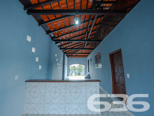 Casa Térrea no Bairro Jarivatuba - Joinville/SC

Se você busca conforto, espaço e uma localização privilegiada, esta casa é a oportunidade perfeita! Localizada no bairro Jarivatuba, em Joinville, SC, esta residência térrea alia praticidade e funcionalidade com ambientes amplos e bem planejados.

Características do Imóvel:

3 dormitórios, ideal para acomodar sua família com conforto.
Sala de estar espaçosa com excelente luminosidade natural.
Cozinha ampla, com móveis planejados, perfeita para quem gosta de preparar suas receitas favoritas.
Área de serviço funcional e independente.
2 vagas de garagem coberta.
Banheiro social e despensa.
Churrasqueira integrada à área externa, ideal para momentos de lazer com amigos e familiares.

Sobre a Localização: Situada em rua pavimentada e tranquila, esta casa está no coração do bairro Jarivatuba, uma região em crescente valorização. Ideal para quem busca qualidade de vida, com fácil acesso a todas as conveniências do dia a dia.

Por que investir neste imóvel? Com construção sólida e estrutura impecável, esta residência é uma ótima escolha tanto para moradia quanto para investimento. O amplo terreno oferece versatilidade para novos projetos, e a localização em uma área bem conectada da cidade garante praticidade e valorização.

Não perca esta oportunidade única! Entre em contato conosco para agendar uma visita e conhecer de perto cada detalhe deste imóvel encantador. A 636 Negócios Imobiliários está à disposição para ajudar você a encontrar o lar dos seus sonhos.
 
636 NEGÓCIOS IMOBILIÁRIOS: A SUA MELHOR ESCOLHA
Com mais de 30 anos de experiência, a 636 Negócios Imobiliários é sua parceira ideal para encontrar o imóvel perfeito. Estamos prontos para ajudá-lo a fazer deste imóvel o seu novo lar.
 
Telefone: (47) 3451-0636
WhatsApp: (47) 99190-0636
 
Não perca esta oportunidade única. Visite nosso site para mais informações: i636.com.br