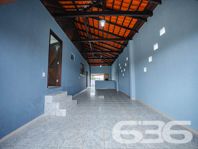 Casa Térrea no Bairro Jarivatuba - Joinville/SC

Se você busca conforto, espaço e uma localização privilegiada, esta casa é a oportunidade perfeita! Localizada no bairro Jarivatuba, em Joinville, SC, esta residência térrea alia praticidade e funcionalidade com ambientes amplos e bem planejados.

Características do Imóvel:

3 dormitórios, ideal para acomodar sua família com conforto.
Sala de estar espaçosa com excelente luminosidade natural.
Cozinha ampla, com móveis planejados, perfeita para quem gosta de preparar suas receitas favoritas.
Área de serviço funcional e independente.
2 vagas de garagem coberta.
Banheiro social e despensa.
Churrasqueira integrada à área externa, ideal para momentos de lazer com amigos e familiares.

Sobre a Localização: Situada em rua pavimentada e tranquila, esta casa está no coração do bairro Jarivatuba, uma região em crescente valorização. Ideal para quem busca qualidade de vida, com fácil acesso a todas as conveniências do dia a dia.

Por que investir neste imóvel? Com construção sólida e estrutura impecável, esta residência é uma ótima escolha tanto para moradia quanto para investimento. O amplo terreno oferece versatilidade para novos projetos, e a localização em uma área bem conectada da cidade garante praticidade e valorização.

Não perca esta oportunidade única! Entre em contato conosco para agendar uma visita e conhecer de perto cada detalhe deste imóvel encantador. A 636 Negócios Imobiliários está à disposição para ajudar você a encontrar o lar dos seus sonhos.
 
636 NEGÓCIOS IMOBILIÁRIOS: A SUA MELHOR ESCOLHA
Com mais de 30 anos de experiência, a 636 Negócios Imobiliários é sua parceira ideal para encontrar o imóvel perfeito. Estamos prontos para ajudá-lo a fazer deste imóvel o seu novo lar.
 
Telefone: (47) 3451-0636
WhatsApp: (47) 99190-0636
 
Não perca esta oportunidade única. Visite nosso site para mais informações: i636.com.br