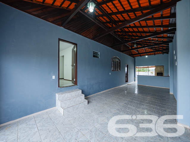 Casa Térrea no Bairro Jarivatuba - Joinville/SC

Se você busca conforto, espaço e uma localização privilegiada, esta casa é a oportunidade perfeita! Localizada no bairro Jarivatuba, em Joinville, SC, esta residência térrea alia praticidade e funcionalidade com ambientes amplos e bem planejados.

Características do Imóvel:

3 dormitórios, ideal para acomodar sua família com conforto.
Sala de estar espaçosa com excelente luminosidade natural.
Cozinha ampla, com móveis planejados, perfeita para quem gosta de preparar suas receitas favoritas.
Área de serviço funcional e independente.
2 vagas de garagem coberta.
Banheiro social e despensa.
Churrasqueira integrada à área externa, ideal para momentos de lazer com amigos e familiares.

Sobre a Localização: Situada em rua pavimentada e tranquila, esta casa está no coração do bairro Jarivatuba, uma região em crescente valorização. Ideal para quem busca qualidade de vida, com fácil acesso a todas as conveniências do dia a dia.

Por que investir neste imóvel? Com construção sólida e estrutura impecável, esta residência é uma ótima escolha tanto para moradia quanto para investimento. O amplo terreno oferece versatilidade para novos projetos, e a localização em uma área bem conectada da cidade garante praticidade e valorização.

Não perca esta oportunidade única! Entre em contato conosco para agendar uma visita e conhecer de perto cada detalhe deste imóvel encantador. A 636 Negócios Imobiliários está à disposição para ajudar você a encontrar o lar dos seus sonhos.
 
636 NEGÓCIOS IMOBILIÁRIOS: A SUA MELHOR ESCOLHA
Com mais de 30 anos de experiência, a 636 Negócios Imobiliários é sua parceira ideal para encontrar o imóvel perfeito. Estamos prontos para ajudá-lo a fazer deste imóvel o seu novo lar.
 
Telefone: (47) 3451-0636
WhatsApp: (47) 99190-0636
 
Não perca esta oportunidade única. Visite nosso site para mais informações: i636.com.br