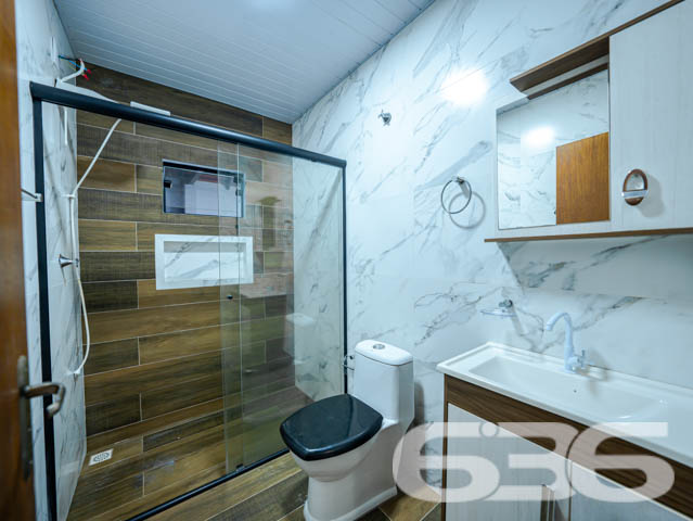 Casa Térrea no Bairro Jarivatuba - Joinville/SC

Se você busca conforto, espaço e uma localização privilegiada, esta casa é a oportunidade perfeita! Localizada no bairro Jarivatuba, em Joinville, SC, esta residência térrea alia praticidade e funcionalidade com ambientes amplos e bem planejados.

Características do Imóvel:

3 dormitórios, ideal para acomodar sua família com conforto.
Sala de estar espaçosa com excelente luminosidade natural.
Cozinha ampla, com móveis planejados, perfeita para quem gosta de preparar suas receitas favoritas.
Área de serviço funcional e independente.
2 vagas de garagem coberta.
Banheiro social e despensa.
Churrasqueira integrada à área externa, ideal para momentos de lazer com amigos e familiares.

Sobre a Localização: Situada em rua pavimentada e tranquila, esta casa está no coração do bairro Jarivatuba, uma região em crescente valorização. Ideal para quem busca qualidade de vida, com fácil acesso a todas as conveniências do dia a dia.

Por que investir neste imóvel? Com construção sólida e estrutura impecável, esta residência é uma ótima escolha tanto para moradia quanto para investimento. O amplo terreno oferece versatilidade para novos projetos, e a localização em uma área bem conectada da cidade garante praticidade e valorização.

Não perca esta oportunidade única! Entre em contato conosco para agendar uma visita e conhecer de perto cada detalhe deste imóvel encantador. A 636 Negócios Imobiliários está à disposição para ajudar você a encontrar o lar dos seus sonhos.
 
636 NEGÓCIOS IMOBILIÁRIOS: A SUA MELHOR ESCOLHA
Com mais de 30 anos de experiência, a 636 Negócios Imobiliários é sua parceira ideal para encontrar o imóvel perfeito. Estamos prontos para ajudá-lo a fazer deste imóvel o seu novo lar.
 
Telefone: (47) 3451-0636
WhatsApp: (47) 99190-0636
 
Não perca esta oportunidade única. Visite nosso site para mais informações: i636.com.br