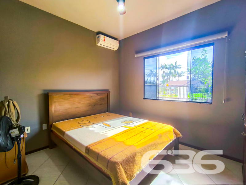 Oportunidade em Nova Brasília – Residência térrea com terreno amplo, jardim encantador e pronta para morar!
Se você está em busca de um imóvel aconchegante, funcional e com excelente aproveitamento de terreno em Joinville/SC, esta casa no bairro Nova Brasília é a escolha certa!
Com 62,11m² de área, esta charmosa residência térrea foi pensada para proporcionar conforto e praticidade. O imóvel está inserido em um terreno plano com 360m², todo murado, com ótima face leste, ideal para quem valoriza iluminação natural logo ao amanhecer.
Ao entrar, você é recebido por uma agradável sala de estar integrada à sala de jantar, perfeita para reunir a família. A cozinha gourmet, com móveis planejados que permanecem no imóvel, é um convite para quem gosta de cozinhar com praticidade e bom gosto.
Com 2 dormitórios climatizados com ar-condicionado, o conforto térmico é garantido em qualquer estação. A residência conta ainda com 2 banheiros, ambos com excelente acabamento.
Externamente, destaque para o jardim com paisagismo e árvores floridas, que trazem vida ao quintal e convidam para momentos de tranquilidade. Um gazebo rústico ou espaço coberto aos fundos adiciona charme e funcionalidade, podendo ser usado como área de lazer, espaço zen ou ateliê.
A casa oferece ainda ampla área de estacionamento, com 4 vagas descobertas e 2 cobertas, ideal para quem possui mais de um veículo ou deseja espaço para visitas.
Este é o tipo de imóvel ideal para quem quer sair do aluguel ou até mesmo investir em uma propriedade com liquidez e potencial de valorização!
Agende agora mesmo sua visita com a 636 Negócios Imobiliários – mais de 30 anos de experiência em conectar pessoas aos melhores lares!
Porque só se constrói uma grande história com grandes escolhas.
636 NEGÓCIOS IMOBILIÁRIOS: A SUA MELHOR ESCOLHA
Com mais de 30 anos de experiência, a 636 Negócios Imobiliários é sua parceira ideal para encontrar o imóvel perfeito. Estamos prontos para ajudá-lo a fazer deste imóvel o seu novo lar.
Telefone: (47) 3451-0636
WhatsApp: (47) 99190-0636
Não perca esta oportunidade única. Visite nosso site para mais informações: i636.com.br