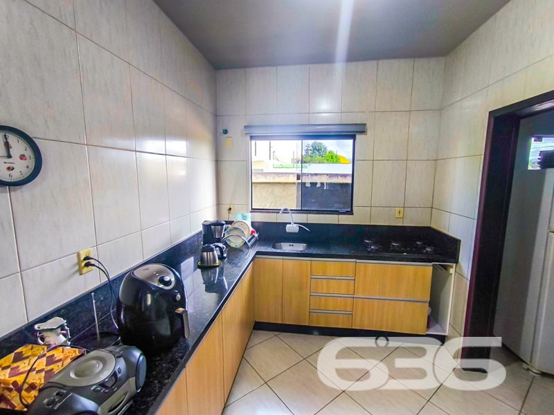 Oportunidade em Nova Brasília – Residência térrea com terreno amplo, jardim encantador e pronta para morar!
Se você está em busca de um imóvel aconchegante, funcional e com excelente aproveitamento de terreno em Joinville/SC, esta casa no bairro Nova Brasília é a escolha certa!
Com 62,11m² de área, esta charmosa residência térrea foi pensada para proporcionar conforto e praticidade. O imóvel está inserido em um terreno plano com 360m², todo murado, com ótima face leste, ideal para quem valoriza iluminação natural logo ao amanhecer.
Ao entrar, você é recebido por uma agradável sala de estar integrada à sala de jantar, perfeita para reunir a família. A cozinha gourmet, com móveis planejados que permanecem no imóvel, é um convite para quem gosta de cozinhar com praticidade e bom gosto.
Com 2 dormitórios climatizados com ar-condicionado, o conforto térmico é garantido em qualquer estação. A residência conta ainda com 2 banheiros, ambos com excelente acabamento.
Externamente, destaque para o jardim com paisagismo e árvores floridas, que trazem vida ao quintal e convidam para momentos de tranquilidade. Um gazebo rústico ou espaço coberto aos fundos adiciona charme e funcionalidade, podendo ser usado como área de lazer, espaço zen ou ateliê.
A casa oferece ainda ampla área de estacionamento, com 4 vagas descobertas e 2 cobertas, ideal para quem possui mais de um veículo ou deseja espaço para visitas.
Este é o tipo de imóvel ideal para quem quer sair do aluguel ou até mesmo investir em uma propriedade com liquidez e potencial de valorização!
Agende agora mesmo sua visita com a 636 Negócios Imobiliários – mais de 30 anos de experiência em conectar pessoas aos melhores lares!
Porque só se constrói uma grande história com grandes escolhas.
636 NEGÓCIOS IMOBILIÁRIOS: A SUA MELHOR ESCOLHA
Com mais de 30 anos de experiência, a 636 Negócios Imobiliários é sua parceira ideal para encontrar o imóvel perfeito. Estamos prontos para ajudá-lo a fazer deste imóvel o seu novo lar.
Telefone: (47) 3451-0636
WhatsApp: (47) 99190-0636
Não perca esta oportunidade única. Visite nosso site para mais informações: i636.com.br