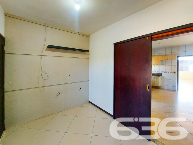 BAIRRO PARANAGUAMIRIM: CASA COM 3 DORMITÓRIOS E AMPLO TERRENO

Descubra o conforto e a privacidade que você sempre sonhou nesta ampla residência localizada no tranquilo bairro de Paranaguamirim. Com um terreno generoso de 467m² e uma área construída de 140m², este imóvel oferece o espaço ideal para a vida em família.

Esta casa conta com 3 dormitórios aconchegantes, 2 banheiros práticos, uma sala de estar convidativa e uma copa e cozinha conjugadas, perfeitas para momentos de confraternização. A área externa não deixa a desejar: um jardim encantador e um espaço para transformar em uma área de festa para receber amigos e familiares.

Localizada em uma rua sem saída no bairro Paranaguamirim, esta propriedade garante a tranquilidade que você procura, sem abrir mão da conveniência de estar perto de vias de acesso, transporte público, escolas e hospitais.

A casa, com parte averbada em laje, oferece segurança e a possibilidade de personalização para se tornar o lar dos seus sonhos.

A 636 Negócios Imobiliários, com mais de 30 anos de experiência, está pronta para ajudá-lo a realizar este sonho. Entre em contato conosco pelo telefone: (47) 3451-0636 ou WhatsApp: (47) 99190-0636 e descubra mais sobre esta oportunidade única.

Este e outros milhares de imóveis no site: i636.com.br