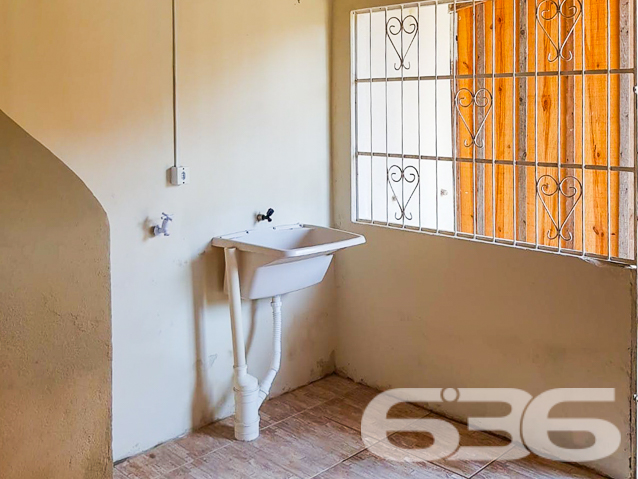 OPORTUNIDADE DE CASA NO BAIRRO PARANAGUAMIRIM - ESTUDA PERMUTA 

Apresentamos uma residência com 3 quartos espaçosos, 2 banheiros, sala aconchegante, cozinha funcional e uma área de serviço prática. 

Desfrute de momentos de lazer e confraternização na churrasqueira, onde você poderá reunir seus amigos e familiares para saborear deliciosos churrascos. Além disso, a casa conta com uma vaga de garagem coberta, proporcionando comodidade e segurança para seu veículo.

Com uma área construída de 70m² e um terreno de 360m², com 12 metros de abertura por 30 metros nas laterais, oferecendo espaço de sobra para você aproveitar o quintal.

Localizada no bairro Paranaguamirim, em Joinville, está situada em uma região tranquila e de fácil acesso, próxima a comércios locais, escolas e serviços essenciais.

Entre em contato conosco agora mesmo e agende uma visita. Sua nova casa está esperando por você!

Telefone: (47) 3451-0636
WhatsApp: (47) 99190-0636

Imobiliária 636.
