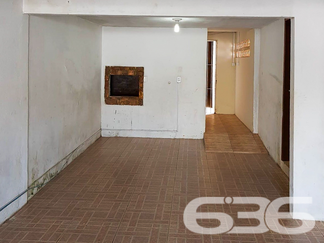 OPORTUNIDADE DE CASA NO BAIRRO PARANAGUAMIRIM - ESTUDA PERMUTA 

Apresentamos uma residência com 3 quartos espaçosos, 2 banheiros, sala aconchegante, cozinha funcional e uma área de serviço prática. 

Desfrute de momentos de lazer e confraternização na churrasqueira, onde você poderá reunir seus amigos e familiares para saborear deliciosos churrascos. Além disso, a casa conta com uma vaga de garagem coberta, proporcionando comodidade e segurança para seu veículo.

Com uma área construída de 70m² e um terreno de 360m², com 12 metros de abertura por 30 metros nas laterais, oferecendo espaço de sobra para você aproveitar o quintal.

Localizada no bairro Paranaguamirim, em Joinville, está situada em uma região tranquila e de fácil acesso, próxima a comércios locais, escolas e serviços essenciais.

Entre em contato conosco agora mesmo e agende uma visita. Sua nova casa está esperando por você!

Telefone: (47) 3451-0636
WhatsApp: (47) 99190-0636

Imobiliária 636.