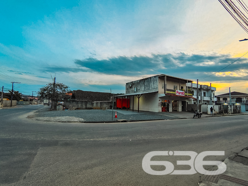 Sobrado à venda no Petrópolis, Joinville | esquina