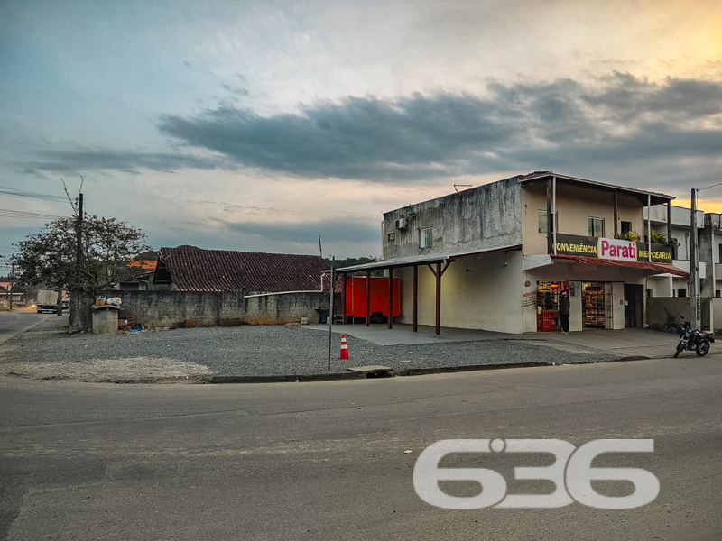 Sobrado à venda no Petrópolis, Joinville | esquina