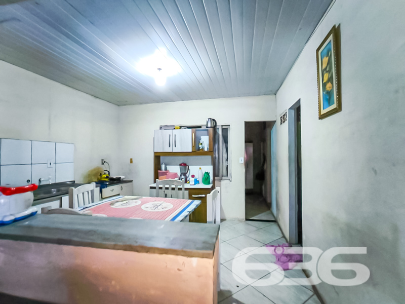 OPORTUNIDADE PARA INVESTIDORES – IMÓVEL GERADOR DE RENDA NO BAIRRO PETRÓPOLIS, EM JOINVILLE/SC
Se você busca uma oportunidade sólida para investir com retorno imediato, este imóvel é o que procura. Localizado no tradicional bairro Petrópolis, em Joinville/SC, este terreno de esquina com 289m² abriga uma residência térrea com aproximadamente 90m² de área construída, ideal para quem deseja investir com segurança.
A propriedade é composta por 4 kitnets independentes, todas já alugadas, além da moradia principal atualmente ocupada pelo proprietário, somando 6 dormitórios, 4 banheiros, 3 salas, 3 cozinhas e 2 áreas de serviço. Tudo devidamente murado, com jardim, espaço para até 4 veículos (sendo 3 vagas descobertas e 1 coberta), e conexão de internet via fibra óptica. Um verdadeiro conjunto habitacional compacto, funcional e com excelente potencial de rentabilidade.
O imóvel gera hoje uma renda mensal, o que o torna uma alternativa estratégica para investidores que desejam aliar patrimônio com fluxo de caixa mensal.
Agende uma visita com a 636 Negócios Imobiliários e descubra como transformar este imóvel em uma fonte sólida de renda!
636 NEGÓCIOS IMOBILIÁRIOS: A SUA MELHOR ESCOLHA
Com mais de 30 anos de experiência, a 636 Negócios Imobiliários é sua parceira ideal para encontrar o imóvel perfeito. Estamos prontos para ajudá-lo a fazer deste imóvel o seu novo lar.
Telefone: (47) 3451-0636
WhatsApp: (47) 99190-0636
Não perca esta oportunidade única. Visite nosso site para mais informações: i636.com.br