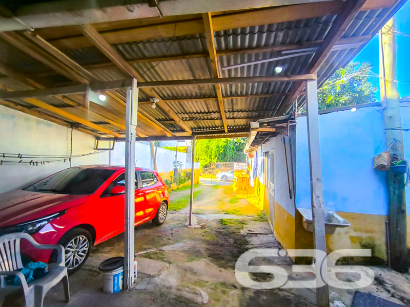 OPORTUNIDADE PARA INVESTIDORES – IMÓVEL GERADOR DE RENDA NO BAIRRO PETRÓPOLIS, EM JOINVILLE/SC
Se você busca uma oportunidade sólida para investir com retorno imediato, este imóvel é o que procura. Localizado no tradicional bairro Petrópolis, em Joinville/SC, este terreno de esquina com 289m² abriga uma residência térrea com aproximadamente 90m² de área construída, ideal para quem deseja investir com segurança.
A propriedade é composta por 4 kitnets independentes, todas já alugadas, além da moradia principal atualmente ocupada pelo proprietário, somando 6 dormitórios, 4 banheiros, 3 salas, 3 cozinhas e 2 áreas de serviço. Tudo devidamente murado, com jardim, espaço para até 4 veículos (sendo 3 vagas descobertas e 1 coberta), e conexão de internet via fibra óptica. Um verdadeiro conjunto habitacional compacto, funcional e com excelente potencial de rentabilidade.
O imóvel gera hoje uma renda mensal, o que o torna uma alternativa estratégica para investidores que desejam aliar patrimônio com fluxo de caixa mensal.
Agende uma visita com a 636 Negócios Imobiliários e descubra como transformar este imóvel em uma fonte sólida de renda!
636 NEGÓCIOS IMOBILIÁRIOS: A SUA MELHOR ESCOLHA
Com mais de 30 anos de experiência, a 636 Negócios Imobiliários é sua parceira ideal para encontrar o imóvel perfeito. Estamos prontos para ajudá-lo a fazer deste imóvel o seu novo lar.
Telefone: (47) 3451-0636
WhatsApp: (47) 99190-0636
Não perca esta oportunidade única. Visite nosso site para mais informações: i636.com.br