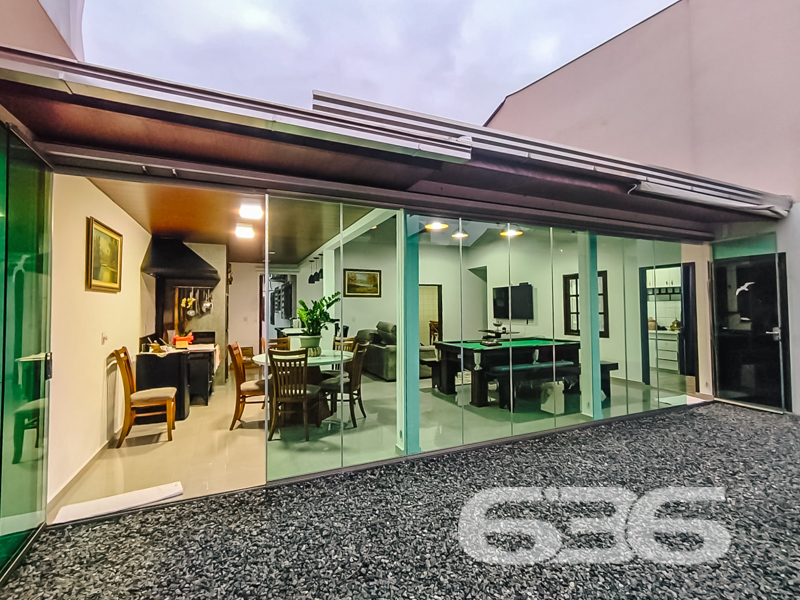 Casa à venda no Saguaçu, Joinville | 4 quartos (1 