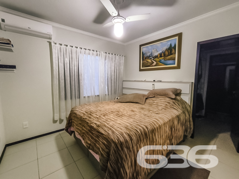 Casa à venda no Saguaçu, Joinville | 4 quartos, se
