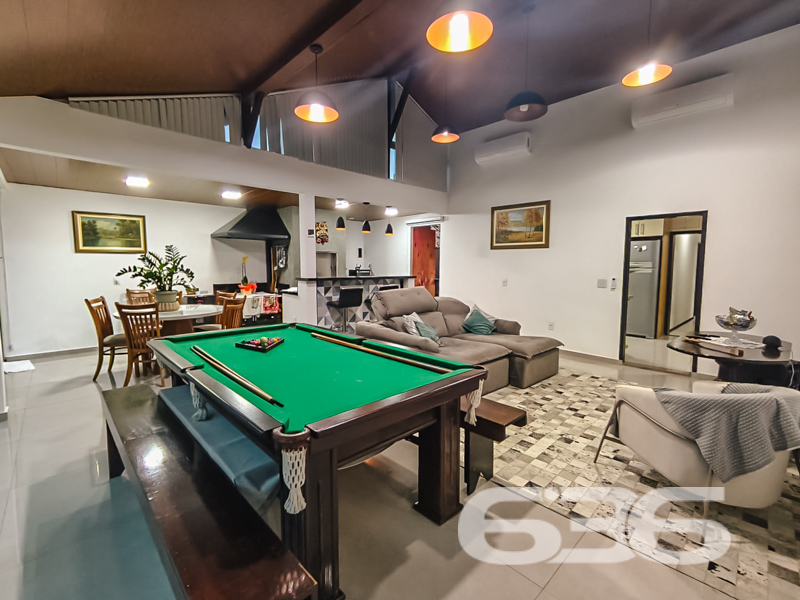 Casa à venda no Saguaçu, Joinville | 4 quartos (1 