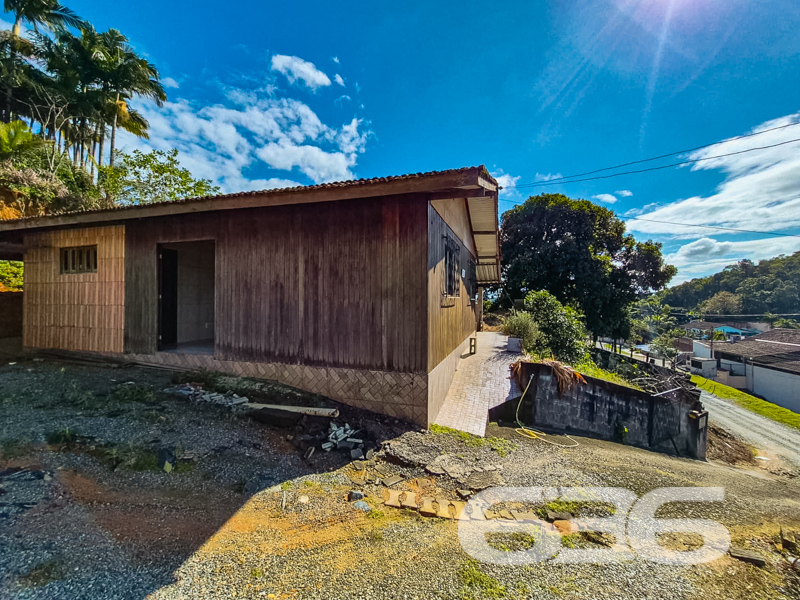 Casa à venda no bairro Santa Catarina, Joinville |