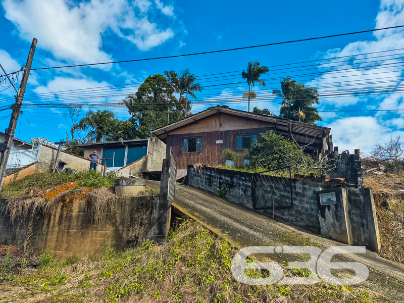 Casa à venda no bairro Santa Catarina, Joinville |