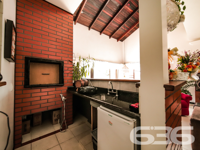 RESIDÊNCIA DE ALTO PADRÃO COM 2 SUÍTES + 2 QUARTOS NO BAIRRO ANITA GARIBALDI - ESTUDA PERMUTA
Um sobrado amplo, completo e muito bem dividido, com 2 suítes e mais 2 dormitórios, sala de estar, living integrado com mezanino e pé direito duplo (sala de jantar, cozinha e sala de TV), área de festas com churrasqueira e lavabo, escritório e área de serviço com despensa. O imóvel também dispõe de uma excelente sacada, cuja vista aprecia o deslumbrante paisagismo no ambiente externo da casa, concedido pelo seu lindo jardim recheado de plantas exóticas.
Sendo muito bem localizado, às proximidades do Centro da maior cidade do estado, o mesmo fica perto de escolas, shopping centers, faculdades, hospitais, bancos, transporte público, comércios em geral e muito mais!
Em sua disposição interior, esta residência, de altíssimo padrão, é artisticamente ornamentada por finos móveis planejados, bem como por um esplêndido acabamento, com teto em laje e rebaixos em gesso, imponentes janelas enormes, que proporcionam maior arejamento à casa, requintados detalhes com madeira de lei e ótimos lustres.
O espaço externo da residência comporta uma bela edícula, cujo espaço constitui uma maravilhosa área de festas com churrasqueira. Tal local, certamente, poderá proporcionar excelentes momentos com familiares e amigas, para guardar nas lembranças. São 280m² de área construída em um terreno com 642m², com 3 vagas de garagem coberta.
PROPRIETÁRIO ESTUDA PERMUTA, DE PREFERÊNCIA POR 2 APARTAMENTOS (1 APARTAMENTO COM 3 QUARTOS E 2 VAGAS DE GARAGEM E OUTRO APARTAMENTO COM 2 QUARTOS).
Ficou interessado? Entre já em contato conosco!
Telefone| 47 3451-0636
WhatsApp| 47 99190-0636
Imobiliária 636.