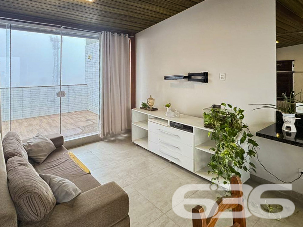 Apresentamos esta magnífica cobertura plana localizada no charmoso bairro Boa Vista, em Joinville, SC. Este apartamento, oferece o conforto e a comodidade que você e sua família merecem.
Composição do Imóvel:
* Sala de Estar: Espaçosa e bem iluminada, proporcionando um ambiente aconchegante para receber familiares e amigos.
* Cozinha: Planejada com móveis embutidos de alta qualidade e equipada com eletrodomésticos modernos.
* Área de Serviço: Funcional e bem organizada, com espaço para máquinas de lavar e secar.
* Sacada: Com churrasqueira, ideal para momentos de lazer e confraternização.
* Home Office: Perfeito para quem trabalha remotamente, oferecendo um espaço tranquilo e bem iluminado.
* Área de Festa: Com churrasqueira, perfeita para eventos sociais.
* Lavabo: Adicional, garantindo praticidade no dia a dia.
O imóvel está perto de vias de acesso, shopping centers, transporte público, escolas, hospitais e serviços públicos essenciais. A posição norte garante ótima iluminação natural durante o dia.
Esta cobertura é uma oportunidade única para quem busca um imóvel completo em um dos melhores bairros de Joinville. Pronto para morar, este apartamento proporciona o conforto e a qualidade de vida que você e sua família merecem.
Não perca a chance de conhecer este imóvel dos sonhos! Agende uma visita com um de nossos corretores e descubra todos os detalhes que fazem desta cobertura uma opção única no mercado.
636 NEGÓCIOS IMOBILIÁRIOS: A SUA MELHOR ESCOLHA
Com mais de 30 anos de experiência, a 636 Negócios Imobiliários é sua parceira ideal para encontrar o imóvel perfeito. Estamos prontos para ajudá-lo a fazer deste imóvel o seu novo lar.
Telefone: (47) 3451-0636
WhatsApp: (47) 99190-0636
Não perca esta oportunidade única. Visite nosso site para mais informações: i636.com.br
