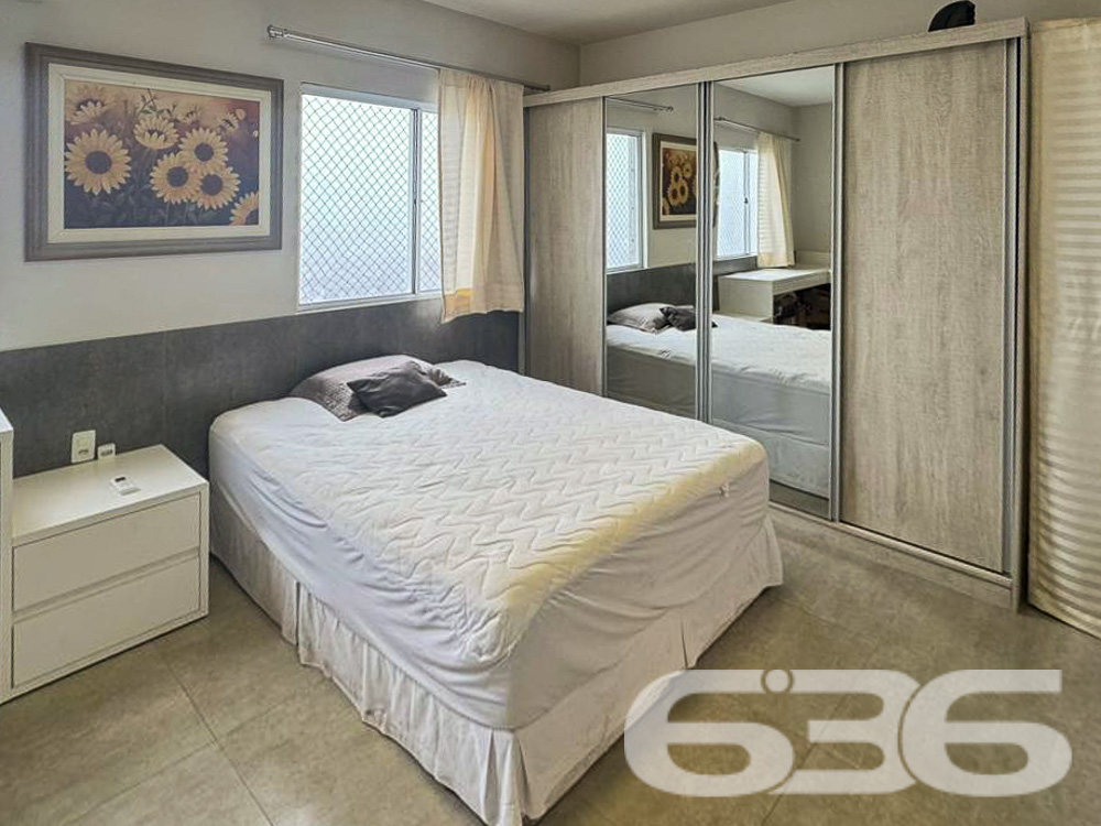 Apresentamos esta magnífica cobertura plana localizada no charmoso bairro Boa Vista, em Joinville, SC. Este apartamento, oferece o conforto e a comodidade que você e sua família merecem.
Composição do Imóvel:
* Sala de Estar: Espaçosa e bem iluminada, proporcionando um ambiente aconchegante para receber familiares e amigos.
* Cozinha: Planejada com móveis embutidos de alta qualidade e equipada com eletrodomésticos modernos.
* Área de Serviço: Funcional e bem organizada, com espaço para máquinas de lavar e secar.
* Sacada: Com churrasqueira, ideal para momentos de lazer e confraternização.
* Home Office: Perfeito para quem trabalha remotamente, oferecendo um espaço tranquilo e bem iluminado.
* Área de Festa: Com churrasqueira, perfeita para eventos sociais.
* Lavabo: Adicional, garantindo praticidade no dia a dia.
O imóvel está perto de vias de acesso, shopping centers, transporte público, escolas, hospitais e serviços públicos essenciais. A posição norte garante ótima iluminação natural durante o dia.
Esta cobertura é uma oportunidade única para quem busca um imóvel completo em um dos melhores bairros de Joinville. Pronto para morar, este apartamento proporciona o conforto e a qualidade de vida que você e sua família merecem.
Não perca a chance de conhecer este imóvel dos sonhos! Agende uma visita com um de nossos corretores e descubra todos os detalhes que fazem desta cobertura uma opção única no mercado.
636 NEGÓCIOS IMOBILIÁRIOS: A SUA MELHOR ESCOLHA
Com mais de 30 anos de experiência, a 636 Negócios Imobiliários é sua parceira ideal para encontrar o imóvel perfeito. Estamos prontos para ajudá-lo a fazer deste imóvel o seu novo lar.
Telefone: (47) 3451-0636
WhatsApp: (47) 99190-0636
Não perca esta oportunidade única. Visite nosso site para mais informações: i636.com.br
