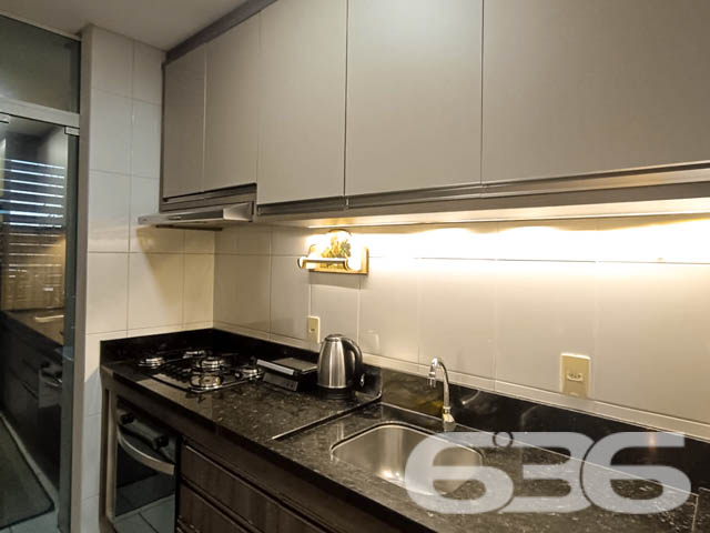 Descubra seu novo lar em Joinville! Apartamento do bairro Vila Nova, cada centímetro deste imóvel foi cuidadosamente planejado para garantir o máximo aproveitamento do espaço - ESTUDA PERMUTA

O imóvel, com área privativa de 70m², é um convite ao bem-estar. Os cômodos são espaçosos e planejados para maximizar o uso do espaço. A sala de estar se integra harmoniosamente à copa e cozinha conjugadas, formando um ambiente aberto e convidativo, ideal para receber amigos e familiares. A presença de móveis embutidos de excelente qualidade e gosto eleva o nível do acabamento, que conta com gesso em todos os ambientes, conferindo um toque de sofisticação e modernidade.

A suíte e o segundo dormitório são espaços de refúgio e privacidade, ambos bem iluminados e ventilados, garantindo um ambiente acolhedor e relaxante. A cozinha, prática e funcional, já está equipada com móveis de alta qualidade, pronta para preparar refeições e criar memórias. A sacada com churrasqueira é um diferencial, oferecendo uma vista agradável e um espaço extra para entretenimento ao ar livre.

Este apartamento não é apenas um lugar para morar, mas um espaço para viver plenamente. O edifício oferece segurança com portão eletrônico, interfone e áreas comuns bem cuidadas, incluindo um elegante hall de entrada e espaços de convivência que refletem o cuidado com cada detalhe.

Localizado estrategicamente, o imóvel está próximo a vias de acesso, shopping centers, escolas, hospitais e serviços públicos essenciais, garantindo conveniência para o dia a dia. Ademais, a infraestrutura do bairro Vila Nova e a qualidade da rua pavimentada asseguram uma excelente qualidade de vida.

Para aqueles interessados em alternativas de investimento, o proprietário estuda propostas de troca por outros imóveis no mesmo bairro, oferecendo flexibilidade nas negociações.

Não perca a chance de conhecer este excepcional apartamento, onde cada detalhe foi pensado para proporcionar conforto, segurança e qualidade de vida. Agende sua visita e venha descobrir por que este imóvel é a realização do seu próximo grande sonho imobiliário em Joinville.
 
636 NEGÓCIOS IMOBILIÁRIOS: A SUA MELHOR ESCOLHA
Com mais de 30 anos de experiência, a 636 Negócios Imobiliários é sua parceira ideal para encontrar o imóvel perfeito. Estamos prontos para ajudá-lo a fazer deste imóvel o seu novo lar.
 
Telefone: (47) 3451-0636
WhatsApp: (47) 99190-0636
 
Não perca esta oportunidade única. Visite nosso site para mais informações: i636.com.br