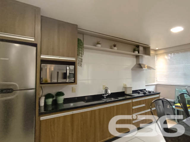 Descubra seu novo lar em Joinville! Apartamento do bairro Vila Nova, cada centímetro deste imóvel foi cuidadosamente planejado para garantir o máximo aproveitamento do espaço - ESTUDA PERMUTA

O imóvel, com área privativa de 70m², é um convite ao bem-estar. Os cômodos são espaçosos e planejados para maximizar o uso do espaço. A sala de estar se integra harmoniosamente à copa e cozinha conjugadas, formando um ambiente aberto e convidativo, ideal para receber amigos e familiares. A presença de móveis embutidos de excelente qualidade e gosto eleva o nível do acabamento, que conta com gesso em todos os ambientes, conferindo um toque de sofisticação e modernidade.

A suíte e o segundo dormitório são espaços de refúgio e privacidade, ambos bem iluminados e ventilados, garantindo um ambiente acolhedor e relaxante. A cozinha, prática e funcional, já está equipada com móveis de alta qualidade, pronta para preparar refeições e criar memórias. A sacada com churrasqueira é um diferencial, oferecendo uma vista agradável e um espaço extra para entretenimento ao ar livre.

Este apartamento não é apenas um lugar para morar, mas um espaço para viver plenamente. O edifício oferece segurança com portão eletrônico, interfone e áreas comuns bem cuidadas, incluindo um elegante hall de entrada e espaços de convivência que refletem o cuidado com cada detalhe.

Localizado estrategicamente, o imóvel está próximo a vias de acesso, shopping centers, escolas, hospitais e serviços públicos essenciais, garantindo conveniência para o dia a dia. Ademais, a infraestrutura do bairro Vila Nova e a qualidade da rua pavimentada asseguram uma excelente qualidade de vida.

Para aqueles interessados em alternativas de investimento, o proprietário estuda propostas de troca por outros imóveis no mesmo bairro, oferecendo flexibilidade nas negociações.

Não perca a chance de conhecer este excepcional apartamento, onde cada detalhe foi pensado para proporcionar conforto, segurança e qualidade de vida. Agende sua visita e venha descobrir por que este imóvel é a realização do seu próximo grande sonho imobiliário em Joinville.
 
636 NEGÓCIOS IMOBILIÁRIOS: A SUA MELHOR ESCOLHA
Com mais de 30 anos de experiência, a 636 Negócios Imobiliários é sua parceira ideal para encontrar o imóvel perfeito. Estamos prontos para ajudá-lo a fazer deste imóvel o seu novo lar.
 
Telefone: (47) 3451-0636
WhatsApp: (47) 99190-0636
 
Não perca esta oportunidade única. Visite nosso site para mais informações: i636.com.br