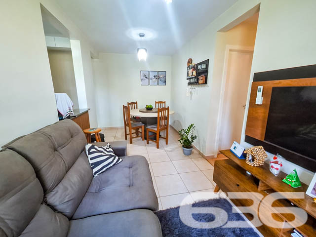 Descubra o equilíbrio perfeito entre estilo de vida e conveniência neste encantador apartamento de 74,87 m². Este imóvel conta com dois dormitórios aconchegantes, incluindo uma suíte principal com todas as comodidades necessárias para um descanso tranquilo e revitalizante. A sala de estar e jantar integradas proporcionam um ambiente fluído e acolhedor, perfeito para momentos de relaxamento e celebrações com familiares e amigos. A cozinha, modernamente equipada, oferece armários planejados e espaço suficiente para preparar suas melhores receitas.
Características:
Área de serviço funcional adjacente à cozinha, facilitando as tarefas diárias.
Sacada espaçosa, ideal para desfrutar do clima agradável de Joinville e apreciar a vista serena.
Garagem coberta garantindo segurança e comodidade para seu veículo.
Área de festas no condomínio, equipada para receber seus convidados com todo o conforto e exclusividade.
Localização: Situado no coração de Joinville, o bairro Boa Vista é conhecido por sua tranquilidade e acesso facilitado a uma variedade de serviços e comércios. Além disso, a rua pavimentada e a orientação oeste do edifício garantem fácil acesso e ótima iluminação natural ao longo do dia.
Este apartamento não é apenas um lugar para morar, é um espaço para criar memórias duradouras. Ele oferece uma combinação ideal de conforto, estilo e localização, fazendo dele uma escolha perfeita para quem busca qualidade de vida e valor agregado. Invista no seu futuro, escolha viver bem, escolha este magnífico apartamento em Joinville.
636 Negócios Imobiliários, com mais de 30 anos de experiência no mercado imobiliário, tem o prazer de apresentar este imóvel exclusivo. Para mais informações e agendamento de visitas, entre em contato conosco hoje mesmo e descubra como podemos ajudá-lo a encontrar o lar dos seus sonhos.
636 NEGÓCIOS IMOBILIÁRIOS: A SUA MELHOR ESCOLHA
Com mais de 30 anos de experiência, a 636 Negócios Imobiliários é sua parceira ideal para encontrar o imóvel perfeito. Estamos prontos para ajudá-lo a fazer deste imóvel o seu novo lar.
Telefone: (47) 3451-0636
WhatsApp: (47) 99190-0636
Não perca esta oportunidade única. Visite nosso site para mais informações: i636.com.br