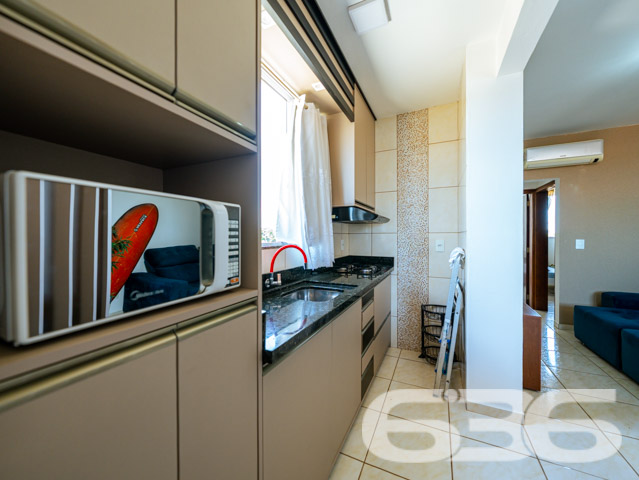 Apartamento em Balneário Barra do Sul, SC, que oferece uma vida tranquila e conectada com a natureza. Com uma localização privilegiada em Salinas, este imóvel está próximo a escolas, hospitais e diversas opções de lazer e serviços públicos essenciais, garantindo facilidade e conveniência para o seu dia a dia - ESTUDA PERMUTA

Este apartamento de 62m², está completamente mobiliado e pronto para morar. Com uma sala de estar espaçosa e aconchegante, a cozinha, elegante e funcional, dispõe de armários planejados, bancada em granito e está equipada com modernos eletrodomésticos.

Dois dormitórios arejados, ambos com ar-condicionado, oferecem um refúgio tranquilo após um longo dia.

Dispõe de garagem descoberta, churrasqueira e uma área de serviço prática para as necessidades do dia a dia. A área externa é ampla e bem ventilada, ideal para quem aprecia o ar livre e atividades ao ar livre.

Este imóvel não é apenas um lugar para morar, é um lar onde cada detalhe foi pensado para proporcionar conforto e bem-estar. Invista em qualidade de vida com a 636 Negócios Imobiliários, sua parceira imobiliária com mais de 30 anos de experiência e dedicação ao mercado de Balneário Barra do Sul. Conheça o Residencial, onde cada dia é uma nova oportunidade para viver bem.
 
636 NEGÓCIOS IMOBILIÁRIOS: A SUA MELHOR ESCOLHA
Com mais de 30 anos de experiência, a 636 Negócios Imobiliários é sua parceira ideal para encontrar o imóvel perfeito. Estamos prontos para ajudá-lo a fazer deste imóvel o seu novo lar.
 
Telefone: (47) 3451-0636
WhatsApp: (47) 99190-0636
 
Não perca esta oportunidade única. Visite nosso site para mais informações: i636.com.br